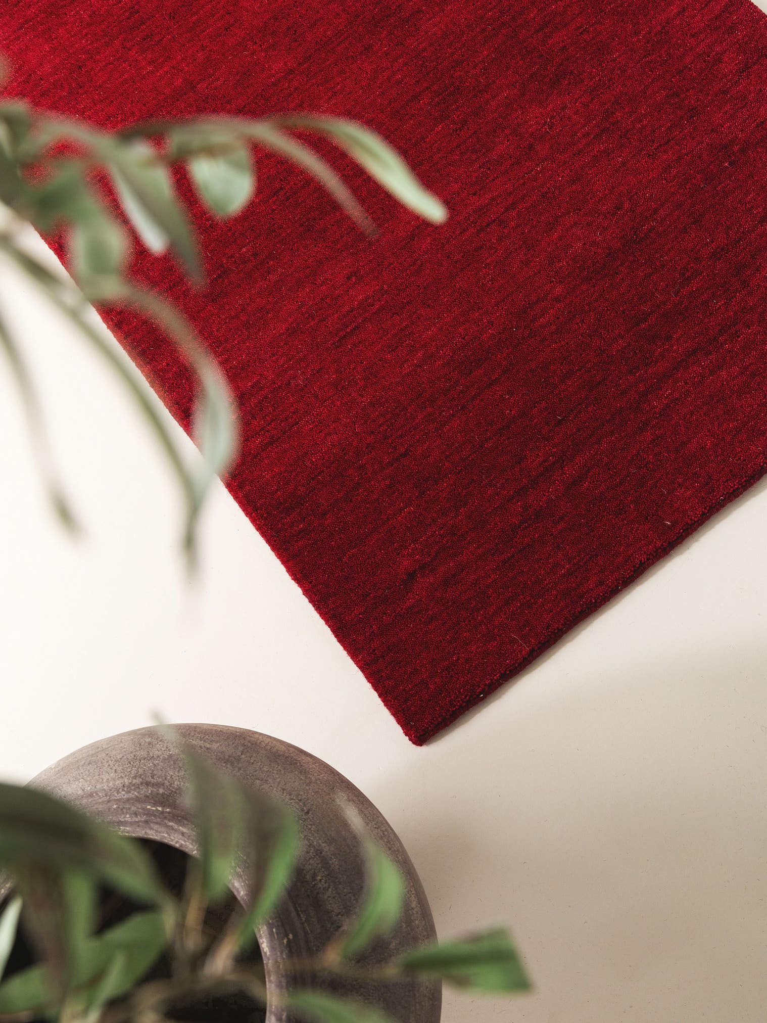 Rug made of 100% Wool in Red with a 6 - 10 mm high pile by benuta Nest