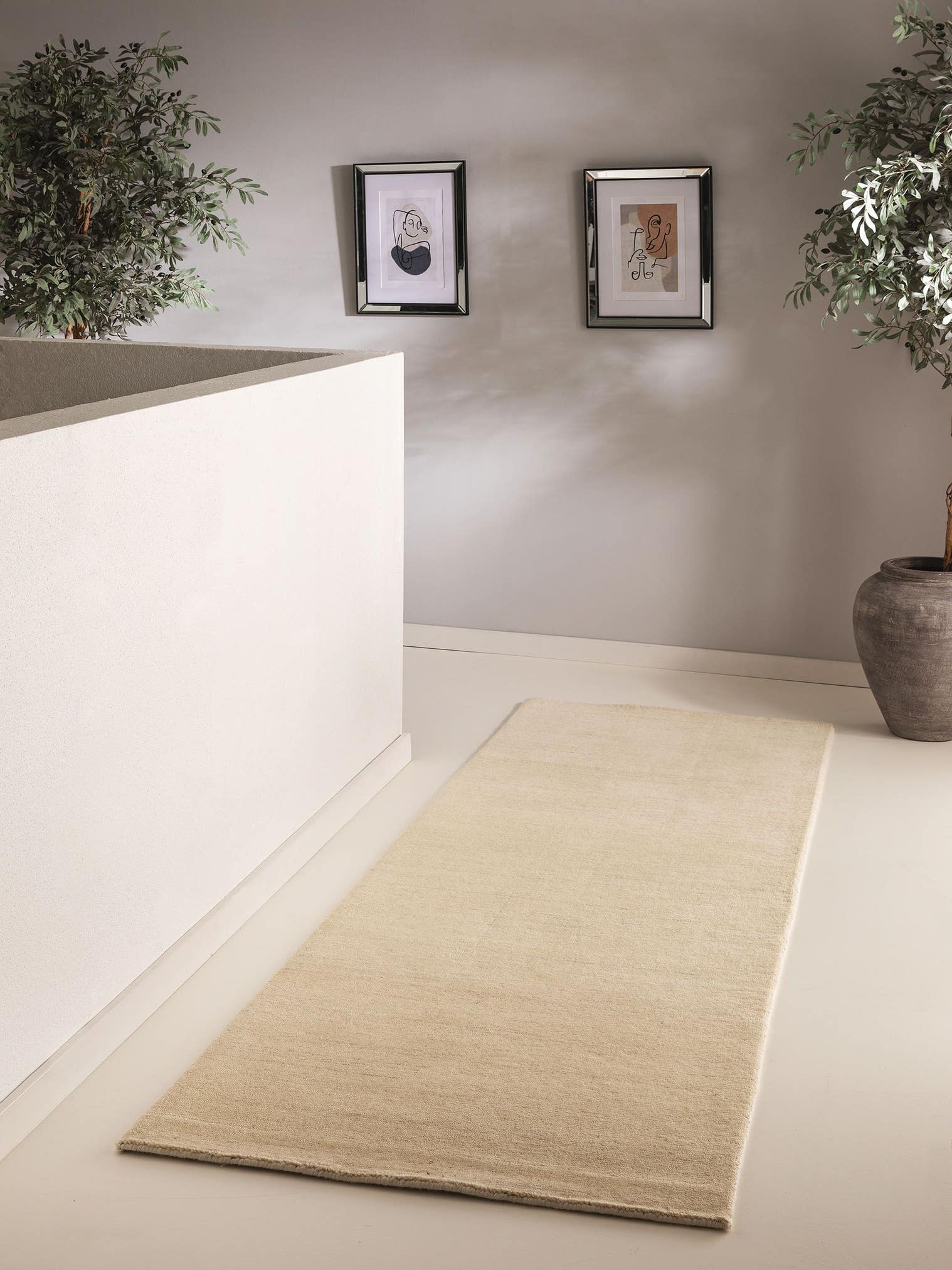 Teppich aus 100% Wolle in Beige mit 6 bis 10 mm hohem Flor von benuta Nest