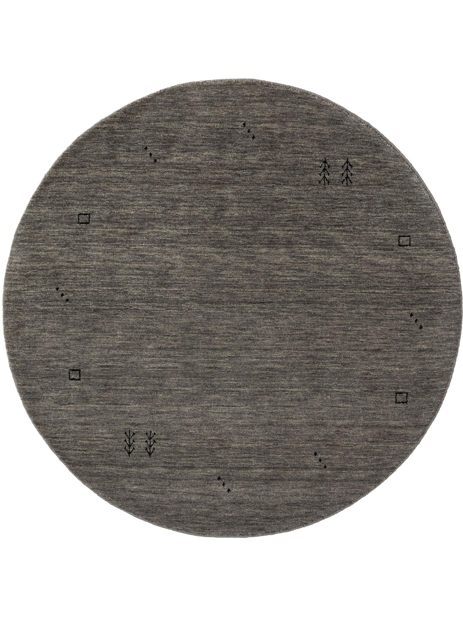 Teppich aus 100% Wolle in Grau mit 6 bis 10 mm hohem Flor von benuta Nest