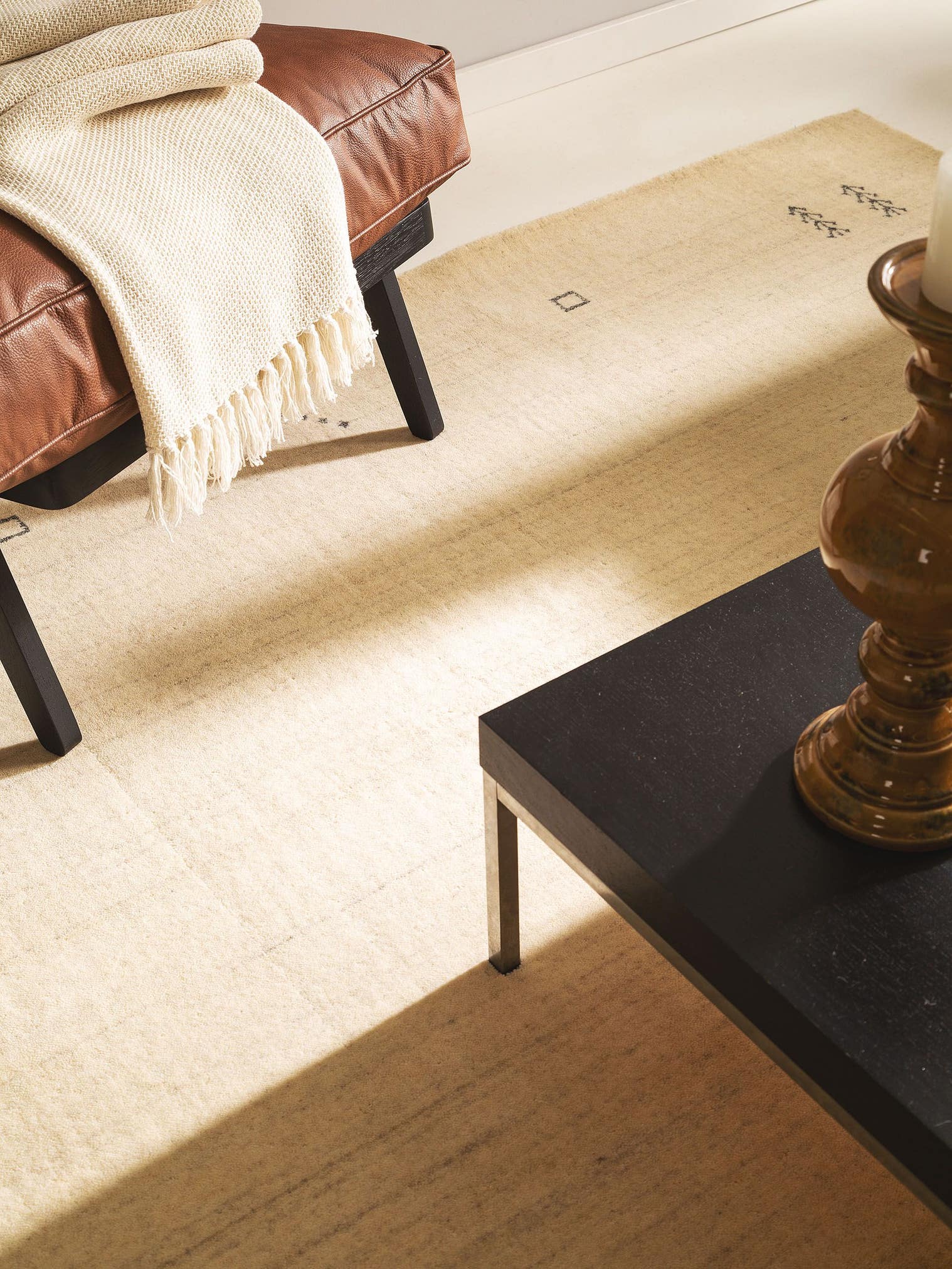 Teppich aus 100% Wolle in Beige mit 6 bis 10 mm hohem Flor von benuta Nest