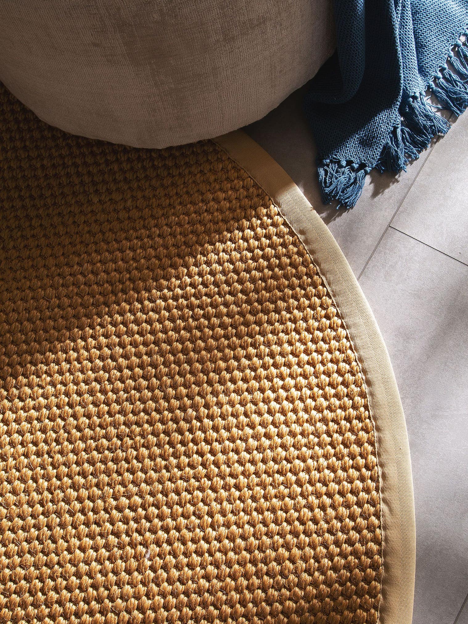 Matta av 100% Sisal i Beige med 1- 5 mm hög lugg från benuta Pure