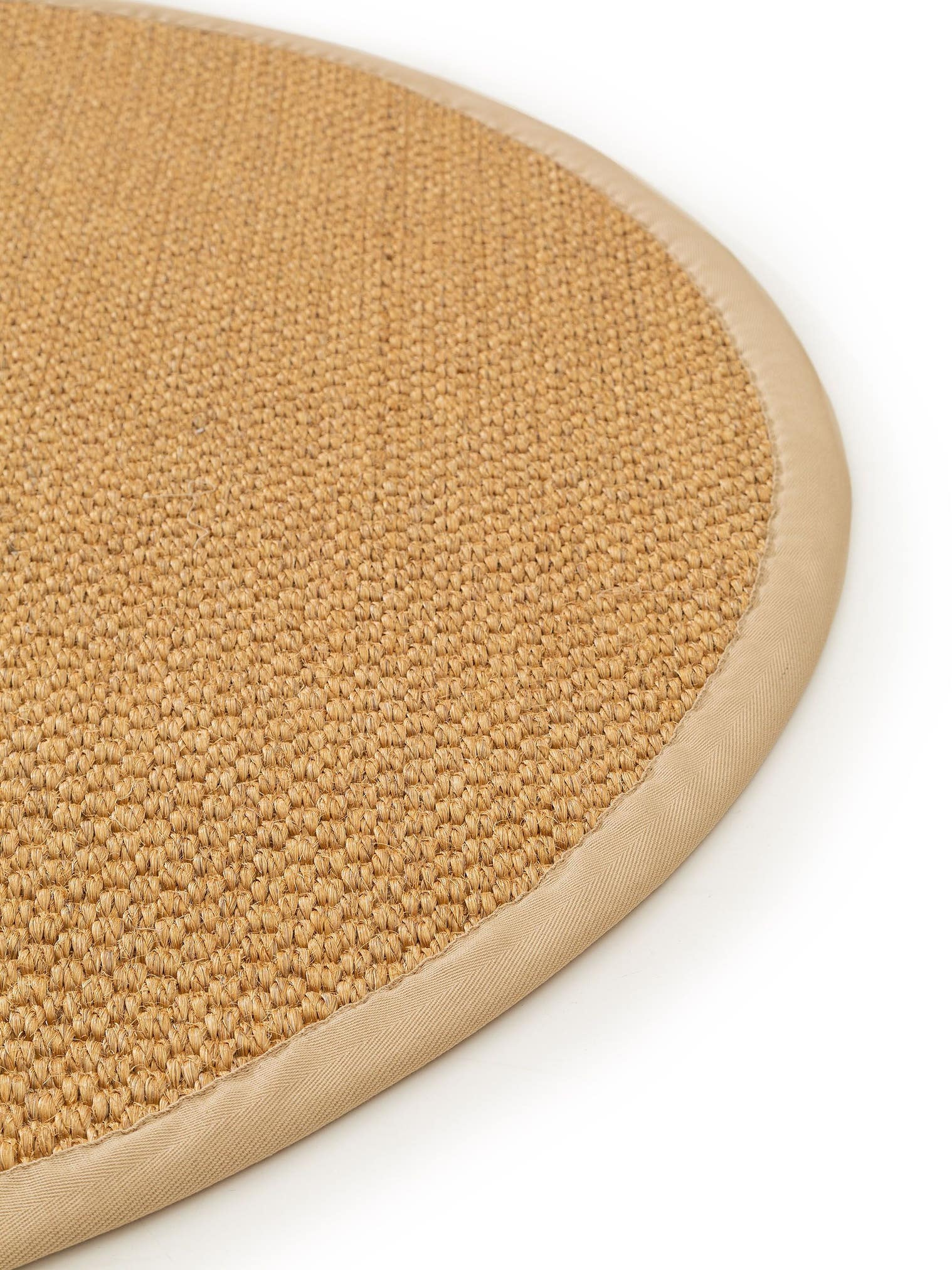 Matta av 100% Sisal i Beige med 1- 5 mm hög lugg från benuta Pure
