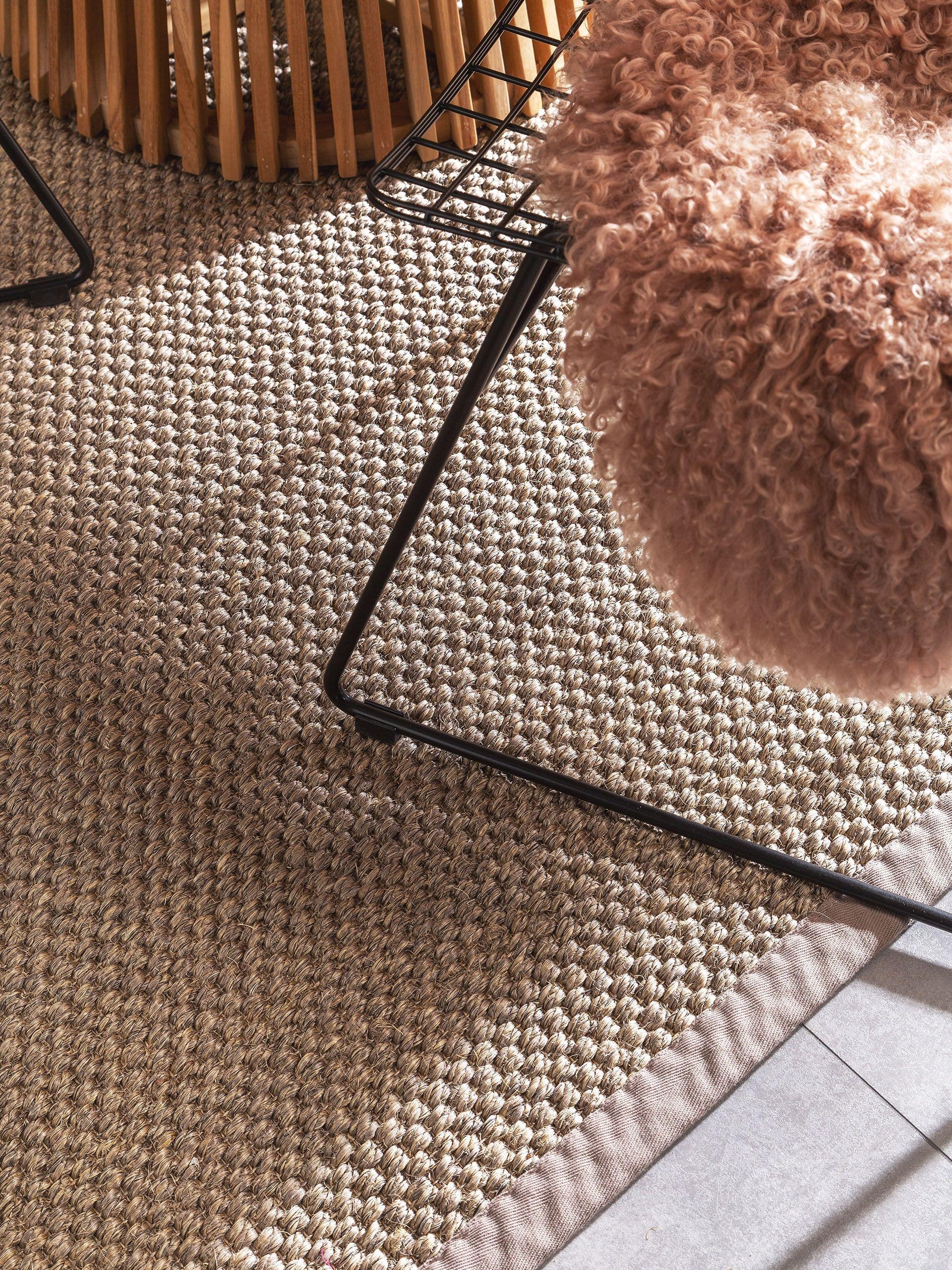 Tappeto di 100% Sisal in Grigio con pelo alto 1- 5 mm da benuta Pure