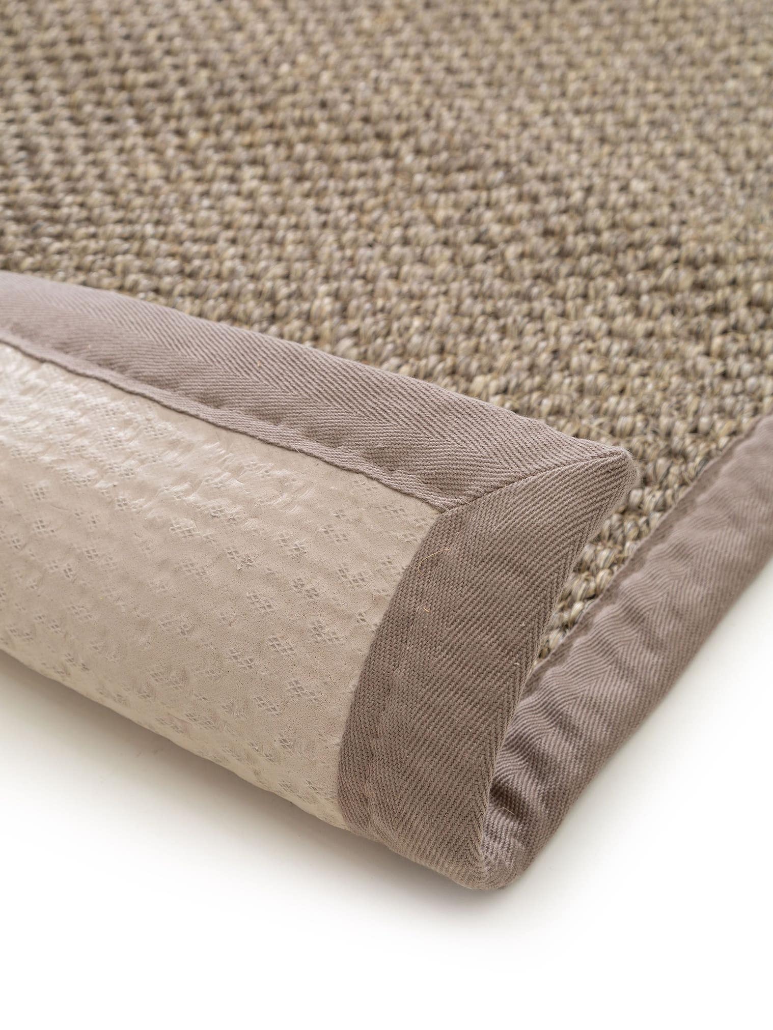 Alfombra de 100% Sisal en Gris con un pelo de {{Placeholder_Pile Height}} de altura de benuta Pure