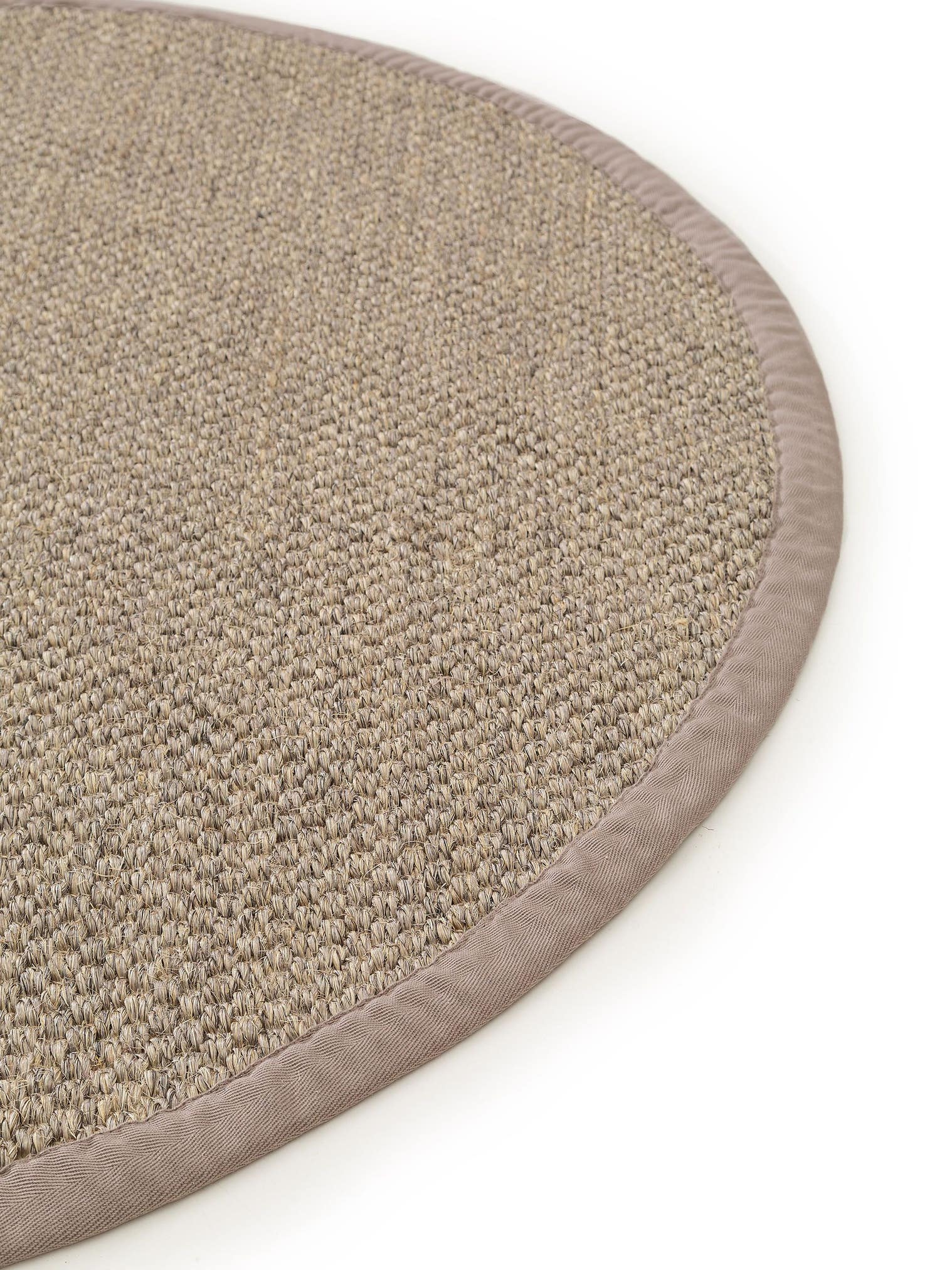 Teppich aus 100% Sisal in Grau mit bis 5 mm hohem Flor von benuta Pure