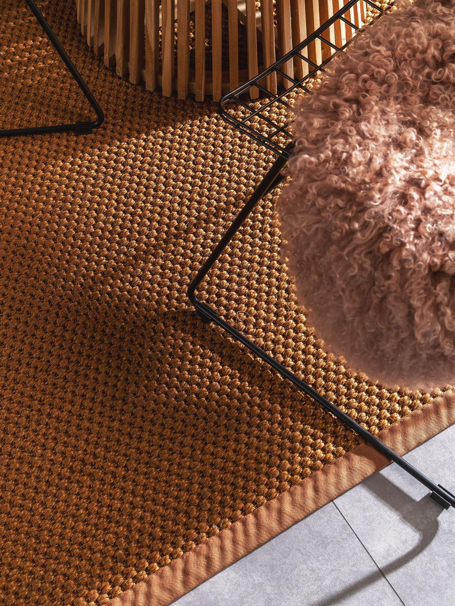 Tapijt van 100% Sisal in Bruin met een 1- 5 mm hoge pool van benuta Pure