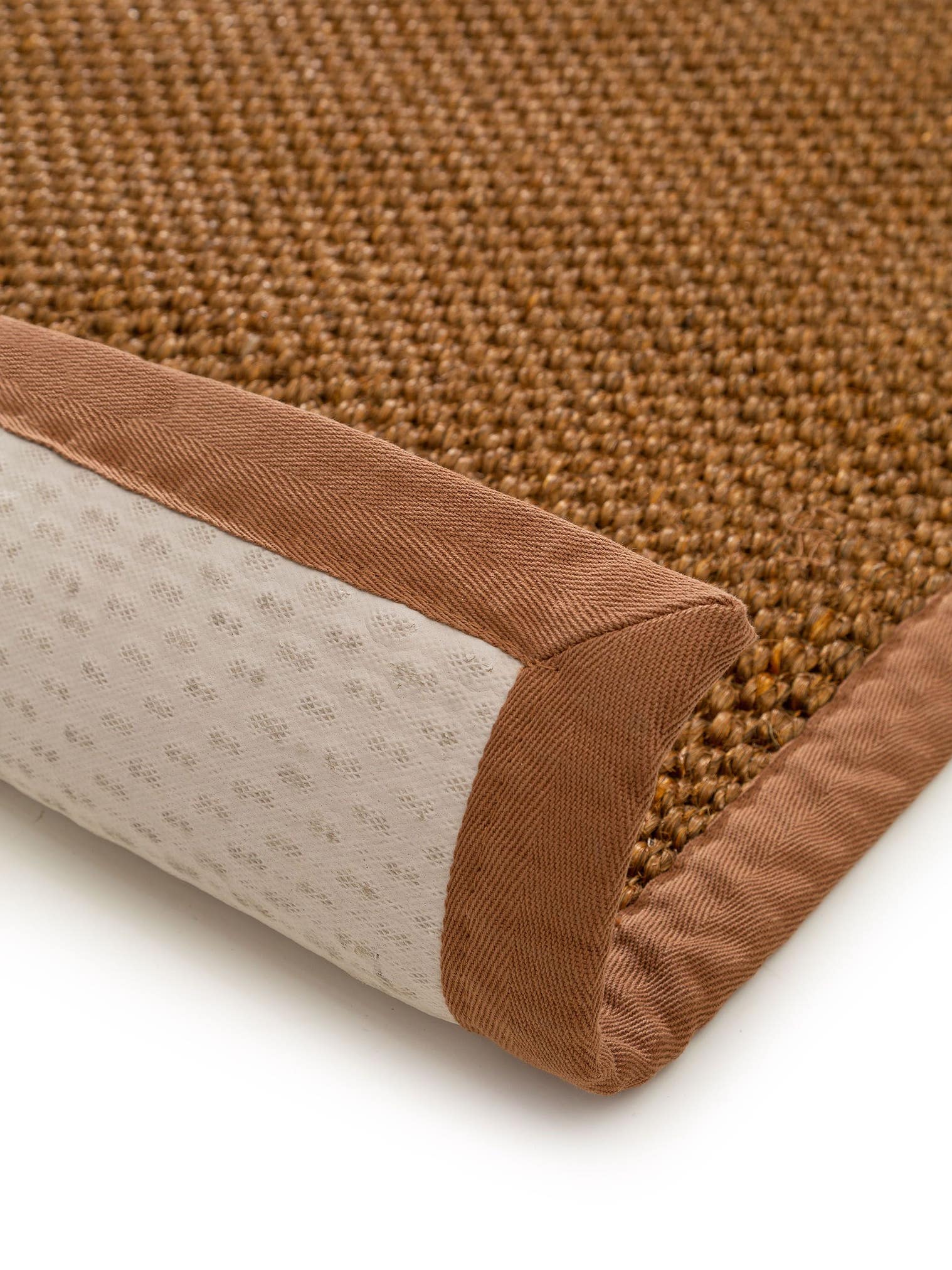 Teppich aus 100% Sisal in Braun mit bis 5 mm hohem Flor von benuta Pure