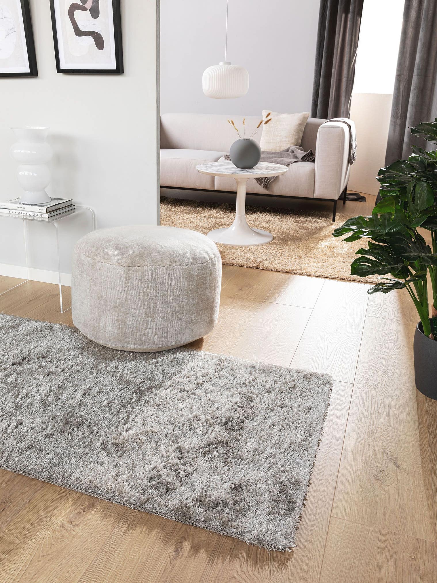 Teppich aus 100% Polyester in Grau mit 21 bis 30 mm hohem Flor von benuta