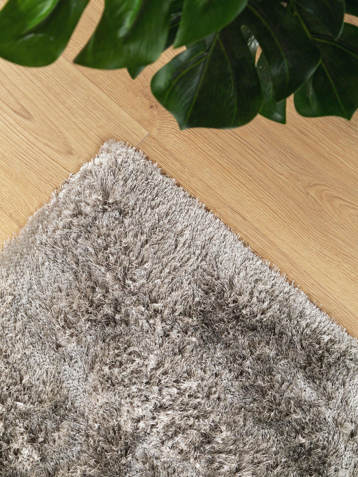 Teppich aus 100% Polyester in Grau mit 21 bis 30 mm hohem Flor von benuta