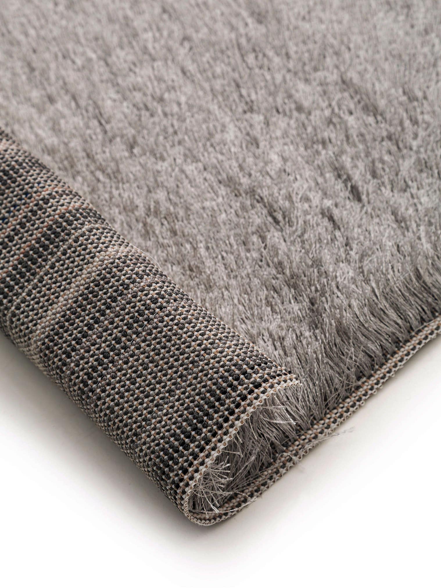 Teppich aus 100% Polyester in Grau mit 21 bis 30 mm hohem Flor von benuta