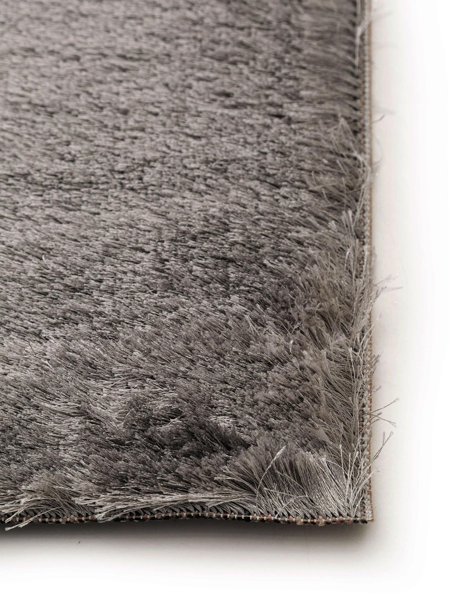 Teppich aus 100% Polyester in Grau mit 21 bis 30 mm hohem Flor von benuta