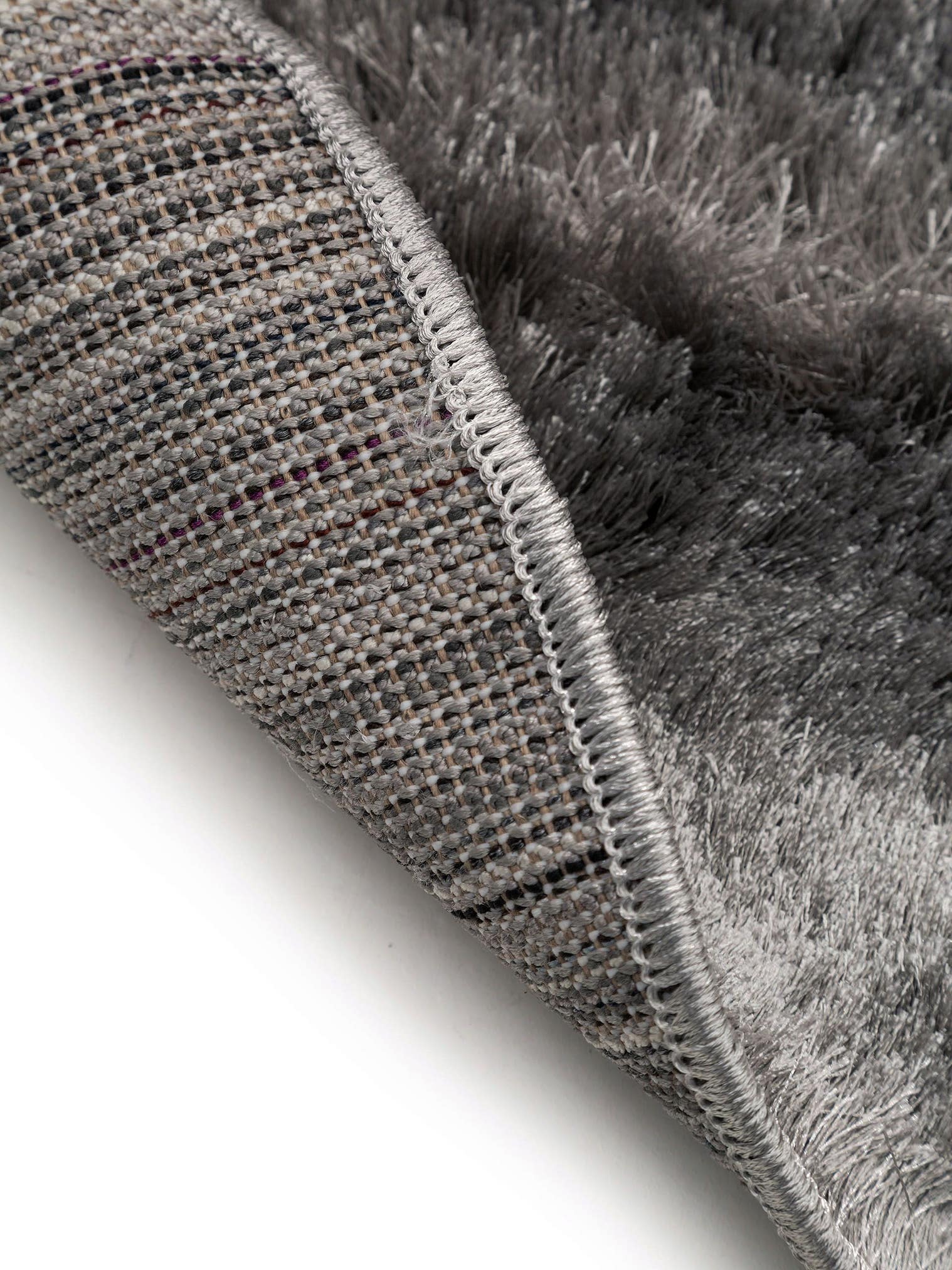 Teppich aus 100% Polyester in Grau mit 21 bis 30 mm hohem Flor von benuta