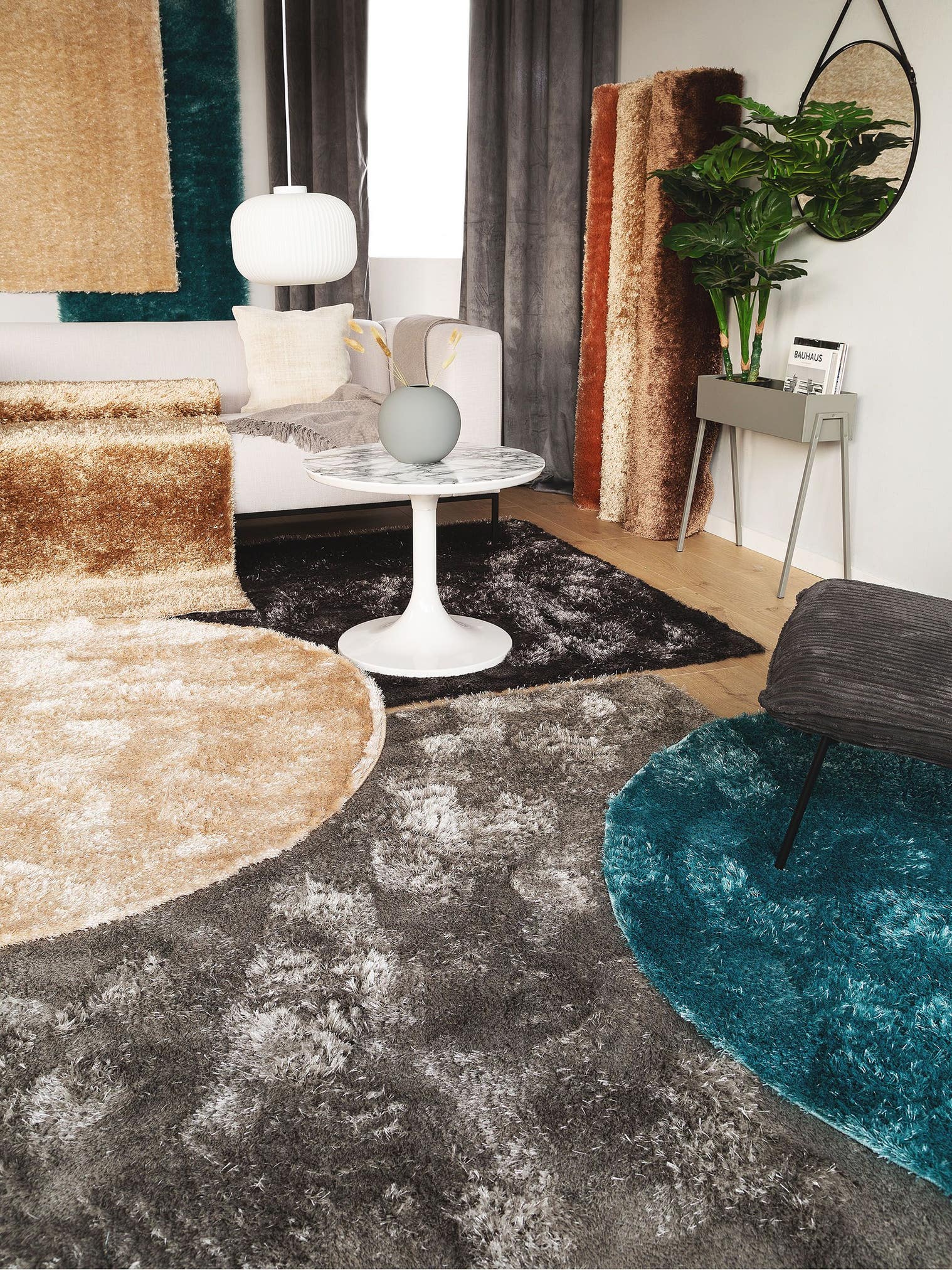 Teppich aus 100% Polyester in Grau mit 21 bis 30 mm hohem Flor von benuta
