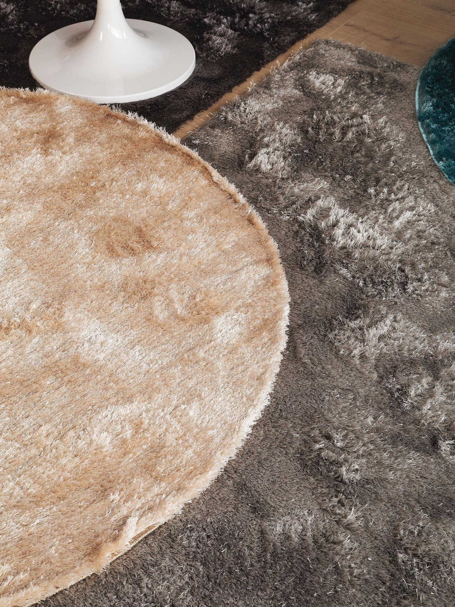 Teppich aus 100% Polyester in Grau mit 21 bis 30 mm hohem Flor von benuta