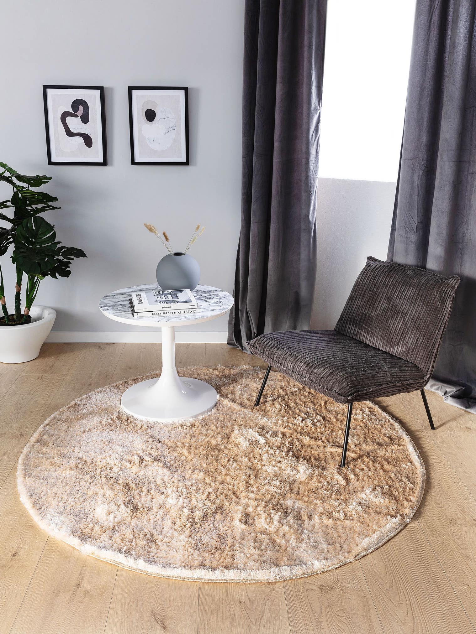 Teppich aus 100% Polyester in Beige mit 21 bis 30 mm hohem Flor von benuta