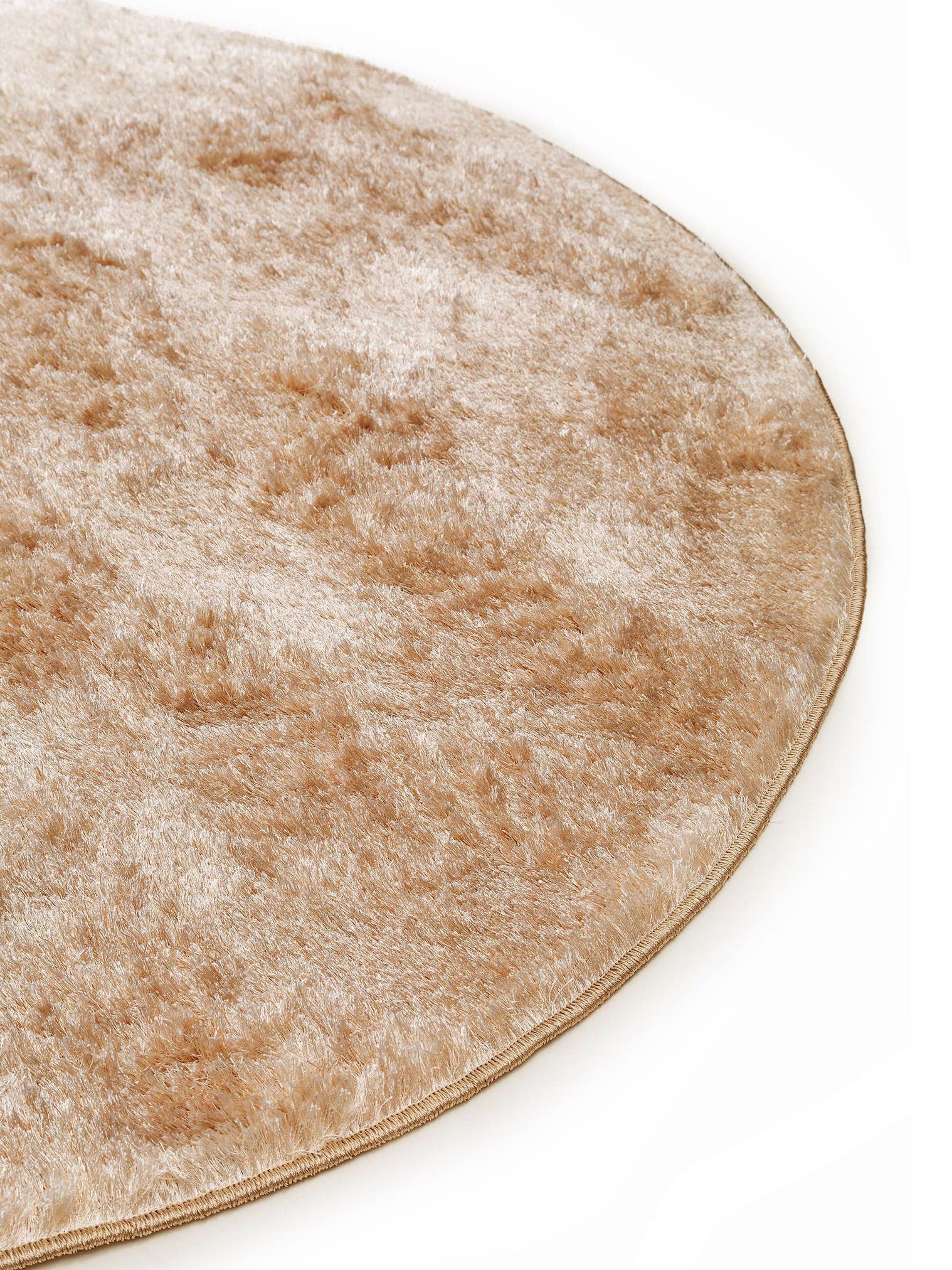 Teppich aus 100% Polyester in Beige mit 21 bis 30 mm hohem Flor von benuta