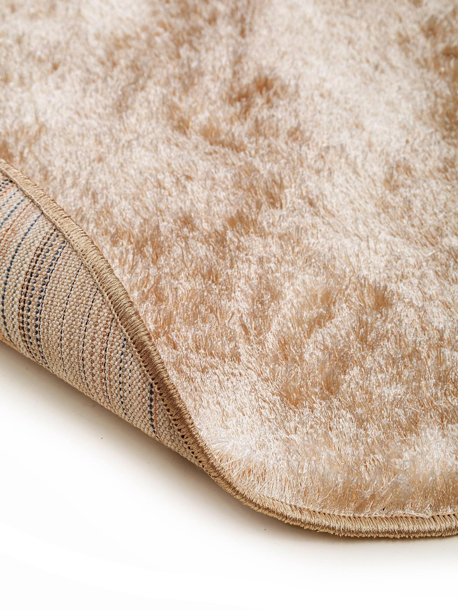 Teppich aus 100% Polyester in Beige mit 21 bis 30 mm hohem Flor von benuta