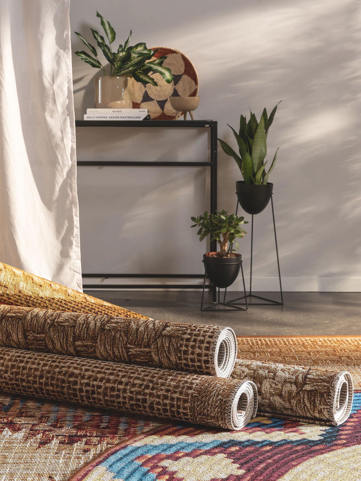 Teppe av 76 % polypropylen, 24 % polyester i Beige med opptil 5 mm høy lugg fra benuta Nest