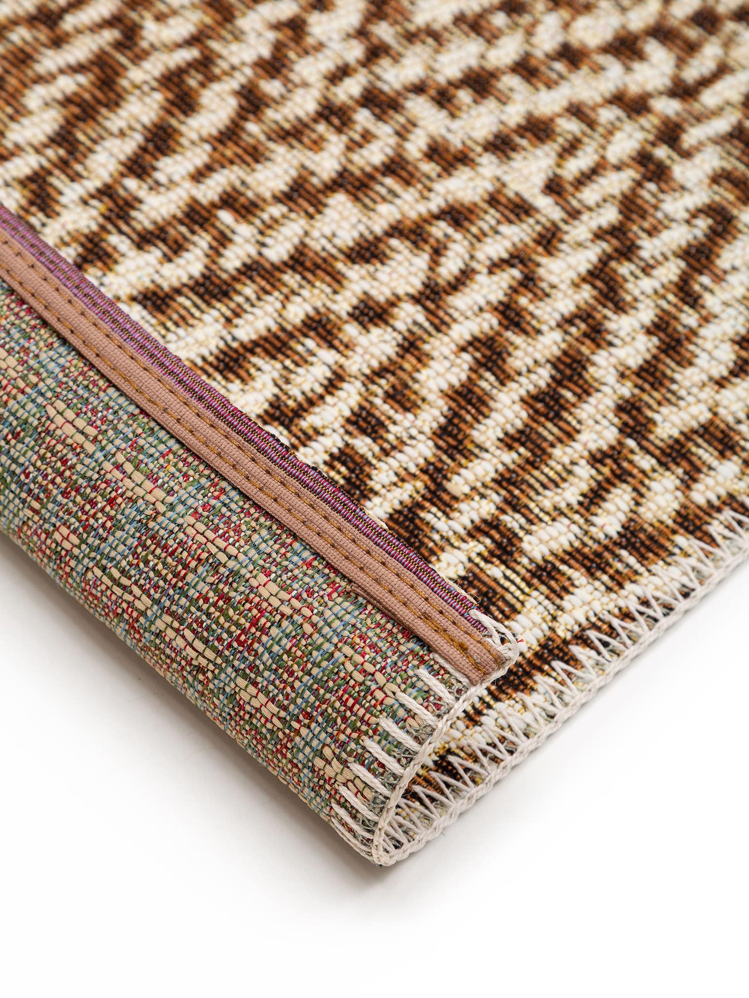Tæppe af 76% polypropylen, 24% Polyester i Beige med 1- 5 mm høj luv fra benuta Nest