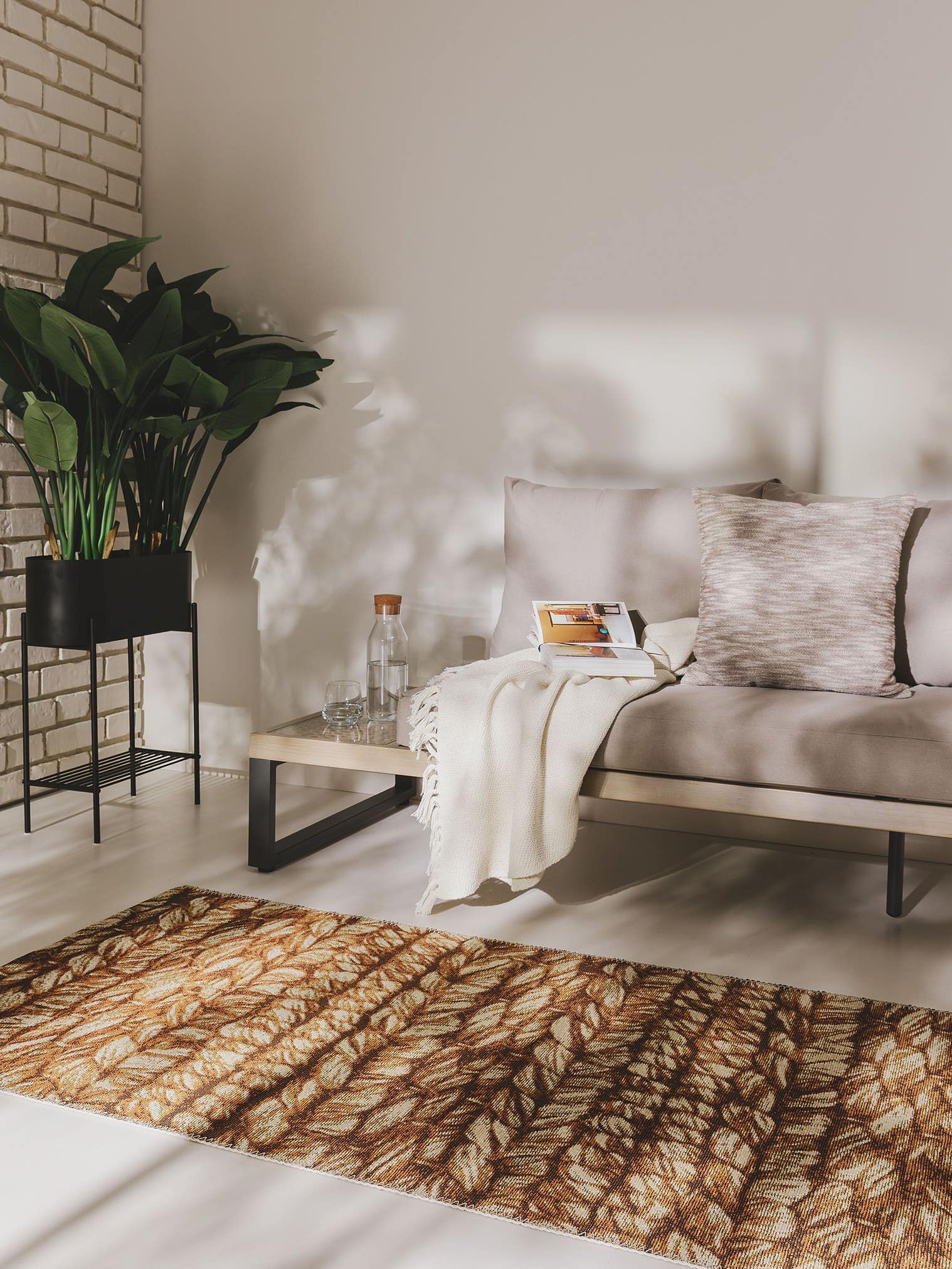 Teppich aus 76% Polypropylen, 24% Polyester in Beige mit bis 5 mm hohem Flor von benuta Nest