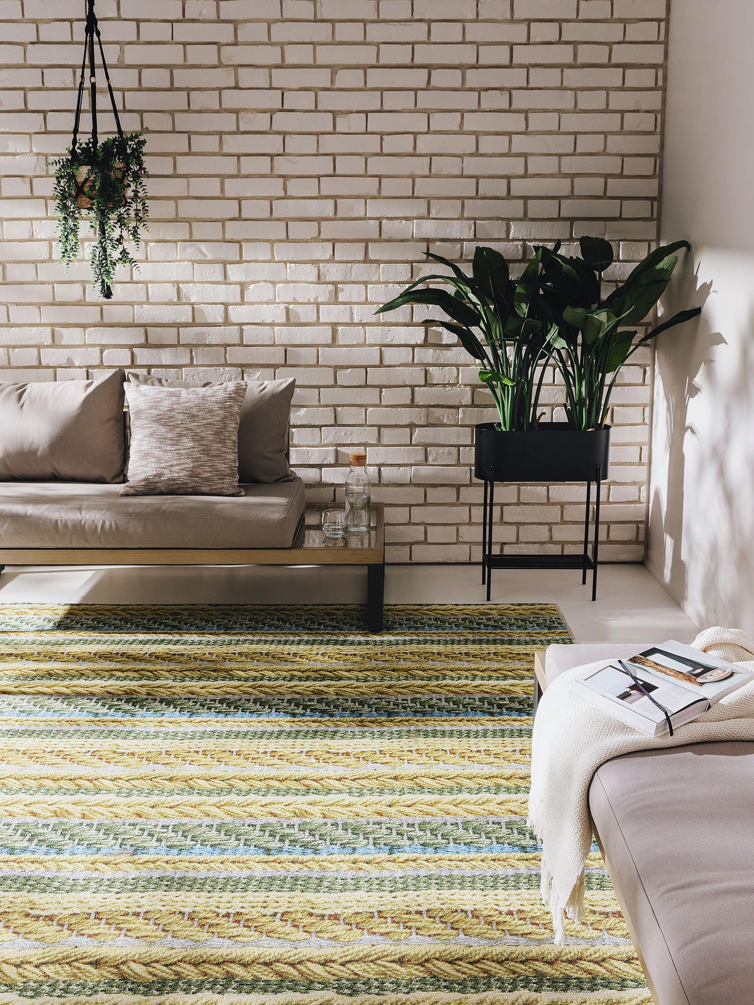 Teppich aus 76% Polypropylen, 24% Polyester in Gelb mit bis 5 mm hohem Flor von benuta Nest