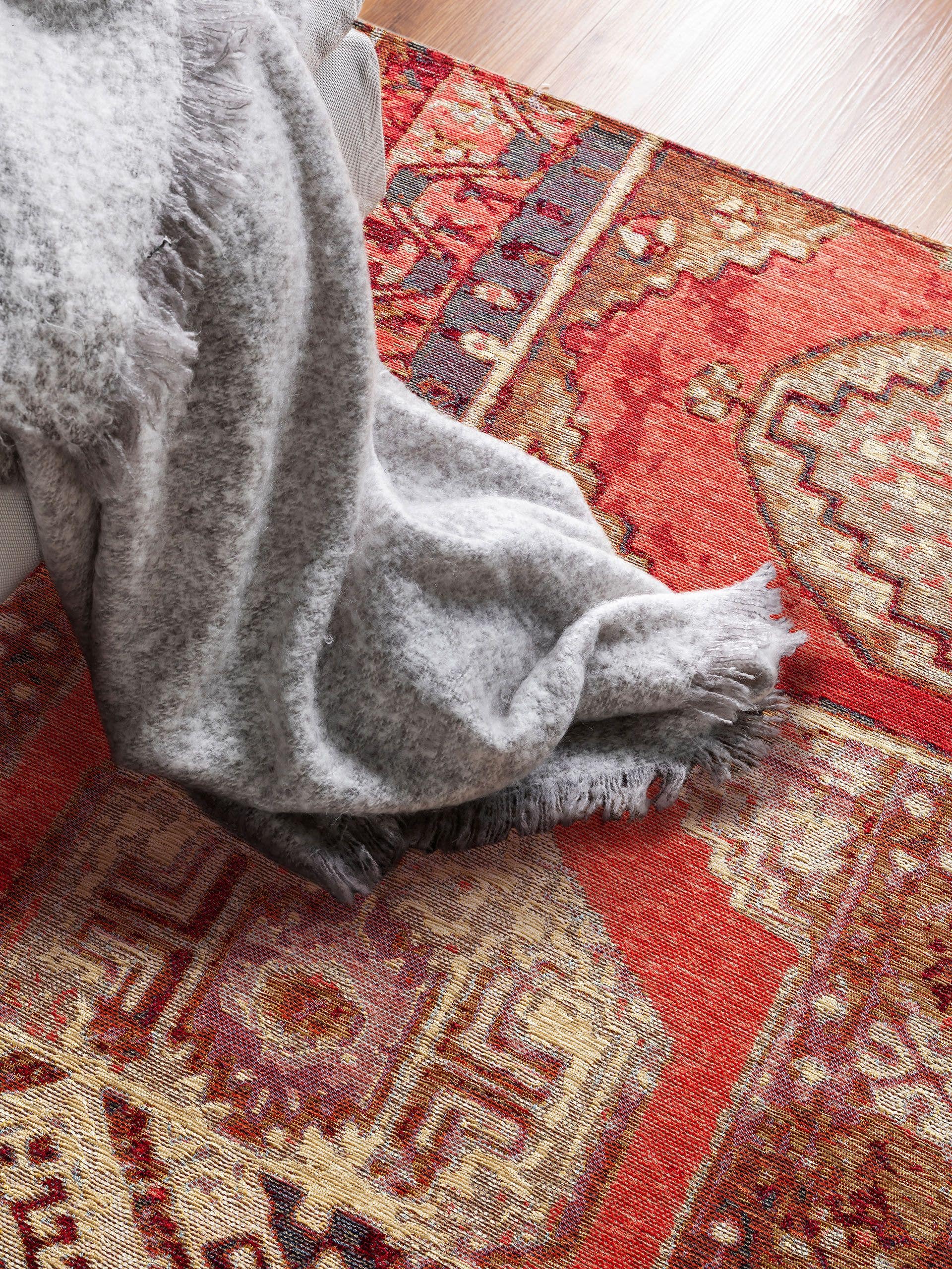 Matta av 78% Polyester, 20% Bomull, 1% Latex i Röd med 1- 5 mm hög lugg från benuta Pop