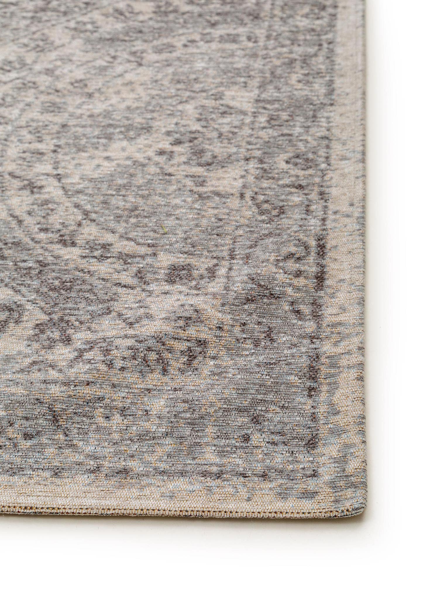 Teppich aus 74 % Polyester, 25% Baumwolle, 1% Latex in Grau mit bis 5 mm hohem Flor von benuta Pop