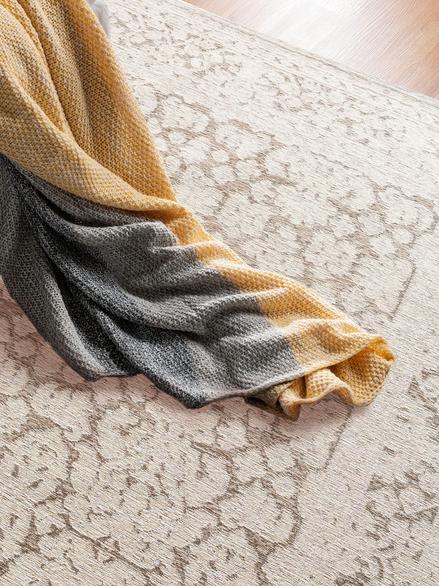 Rug made of 74% Polyester, 25% Cotton, 1% Latex in Grey with a 1- 5 mm high pile by benuta Pop