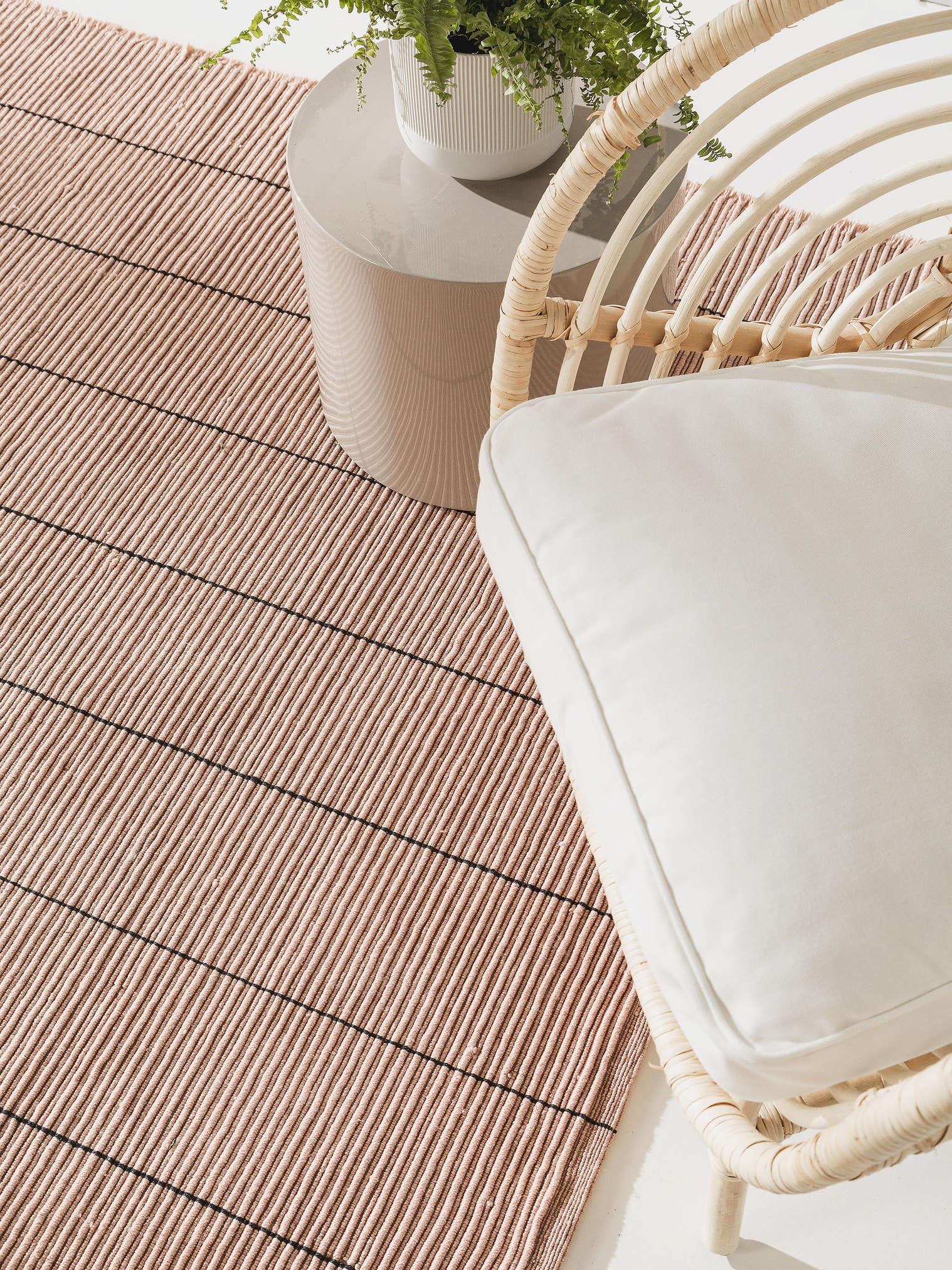 Teppich aus 100% Polyester (recyceltes PET) in Rosa mit bis 5 mm hohem Flor von benuta Pure