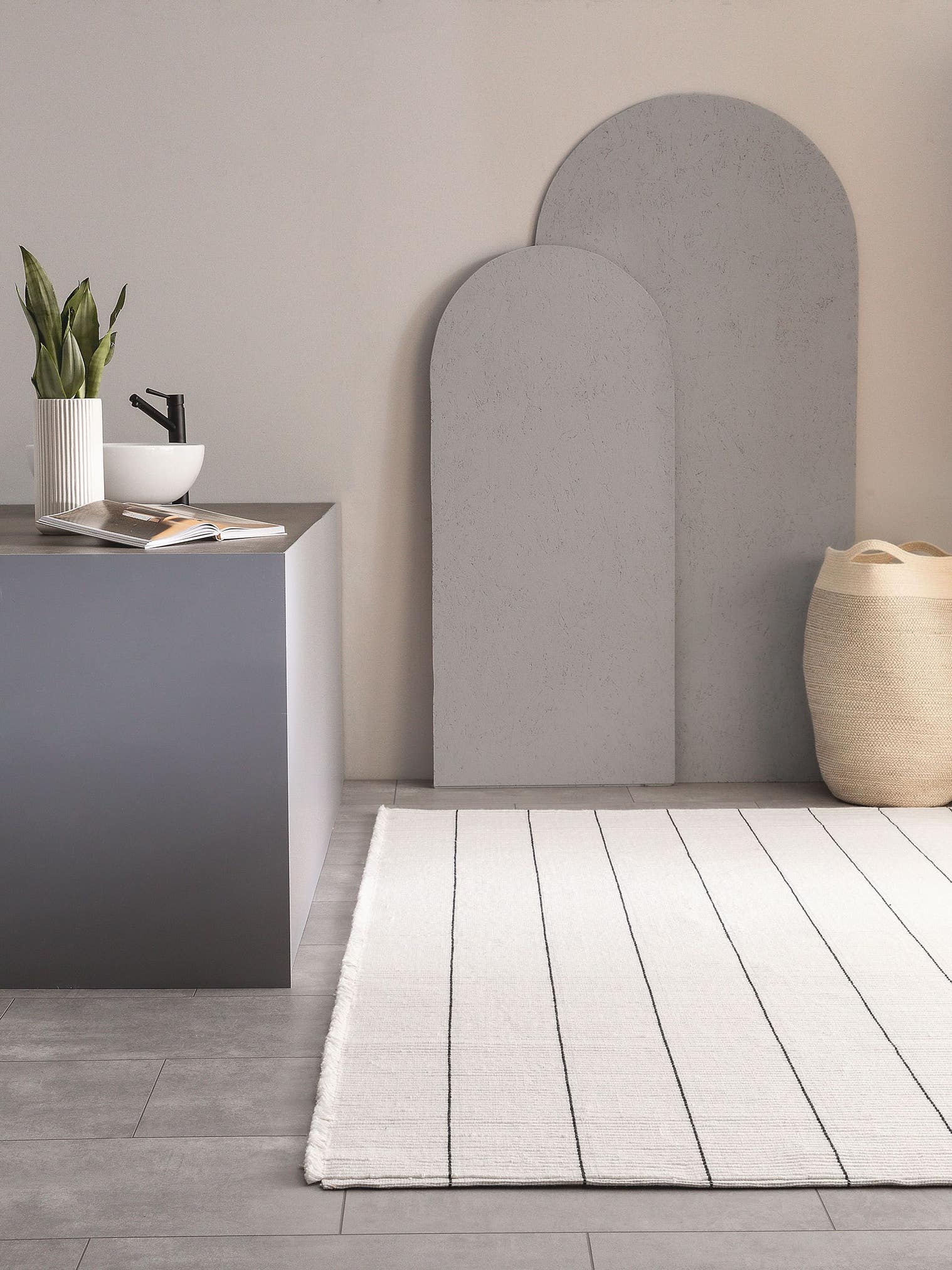 Teppich aus 100% Polyester (recyceltes PET) in Weiß mit bis 5 mm hohem Flor von benuta Pure