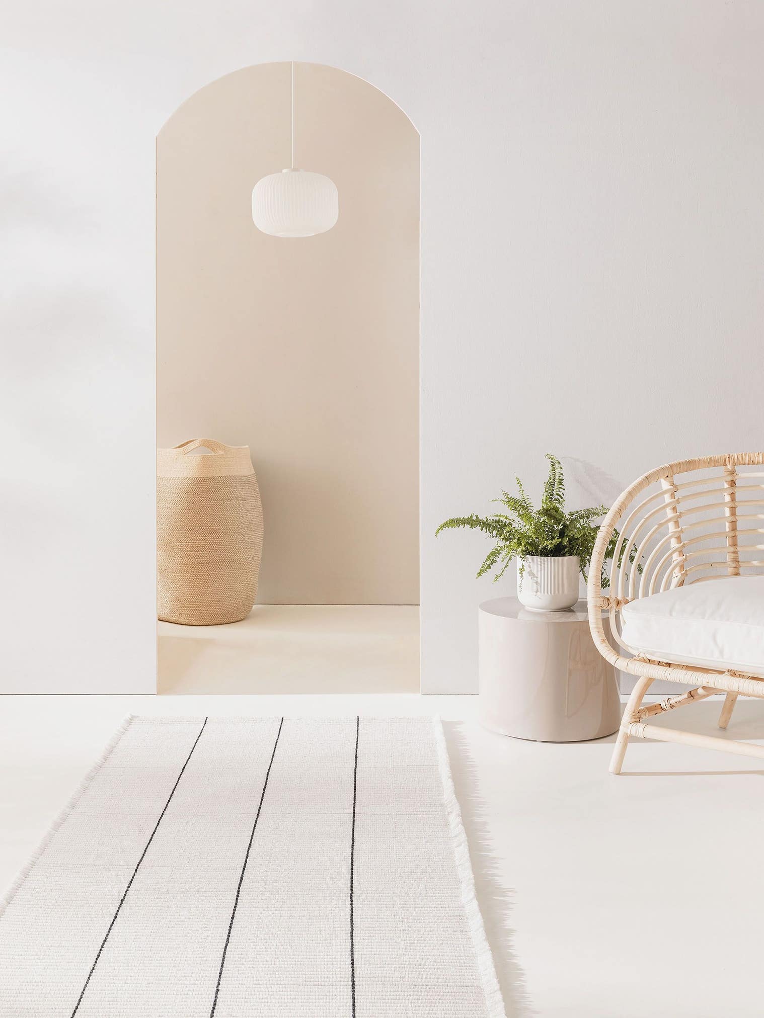 Teppich aus 100% Polyester (recyceltes PET) in Weiß mit bis 5 mm hohem Flor von benuta Pure