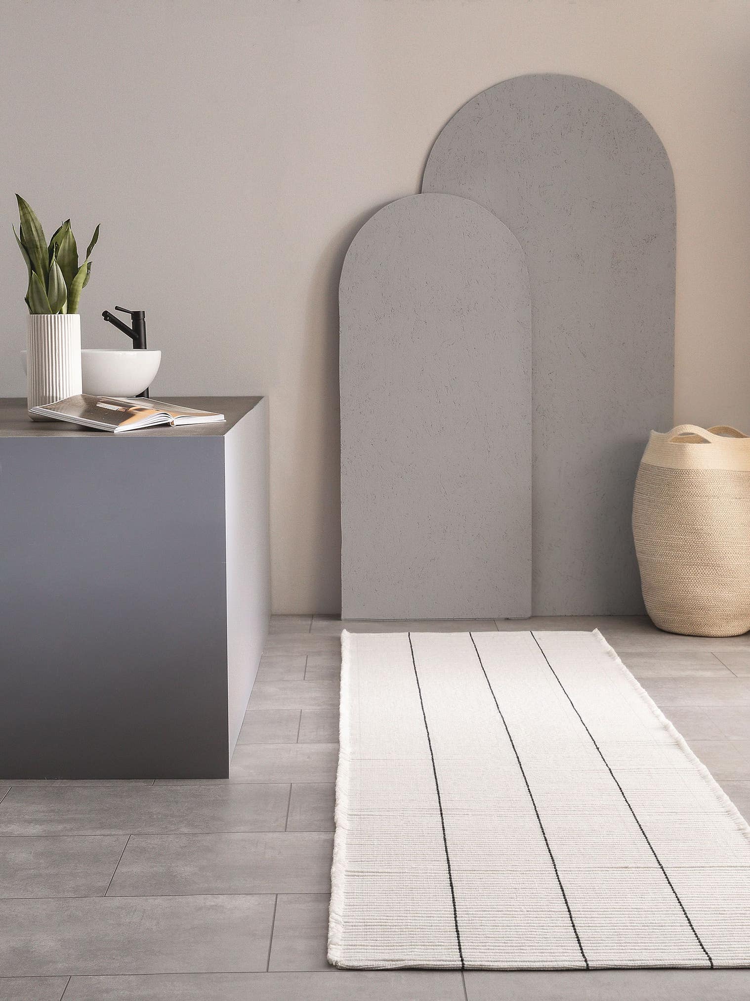 Teppich aus 100% Polyester (recyceltes PET) in Weiß mit bis 5 mm hohem Flor von benuta Pure