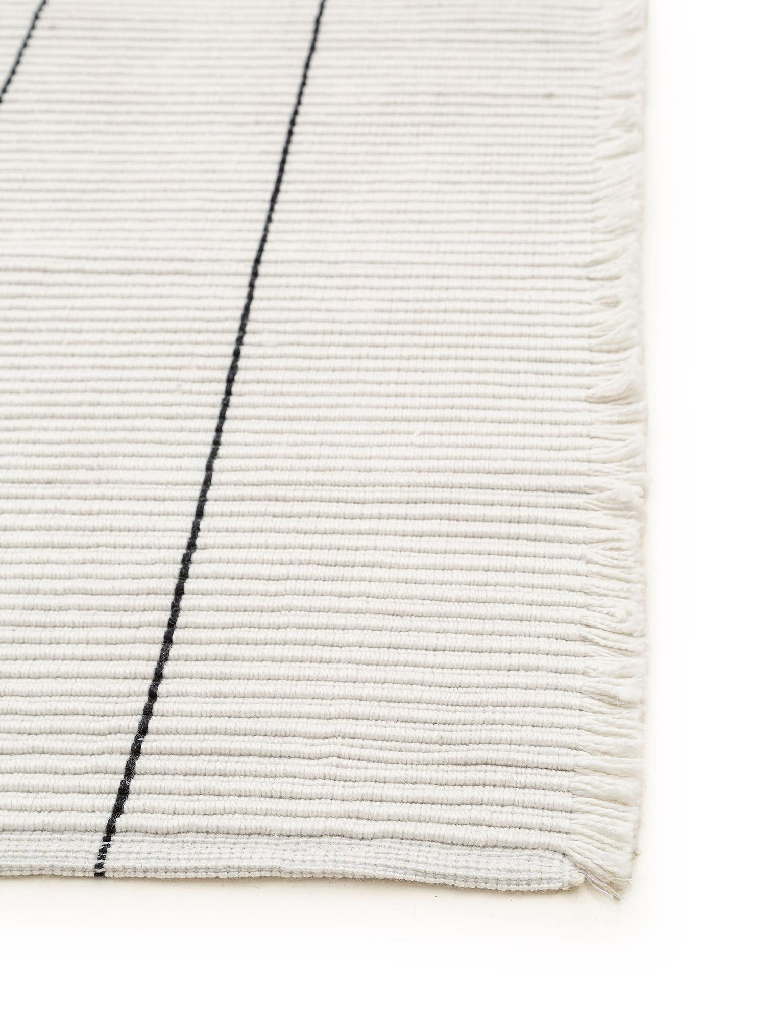 Teppich aus 100% Polyester (recyceltes PET) in Weiß mit bis 5 mm hohem Flor von benuta Pure