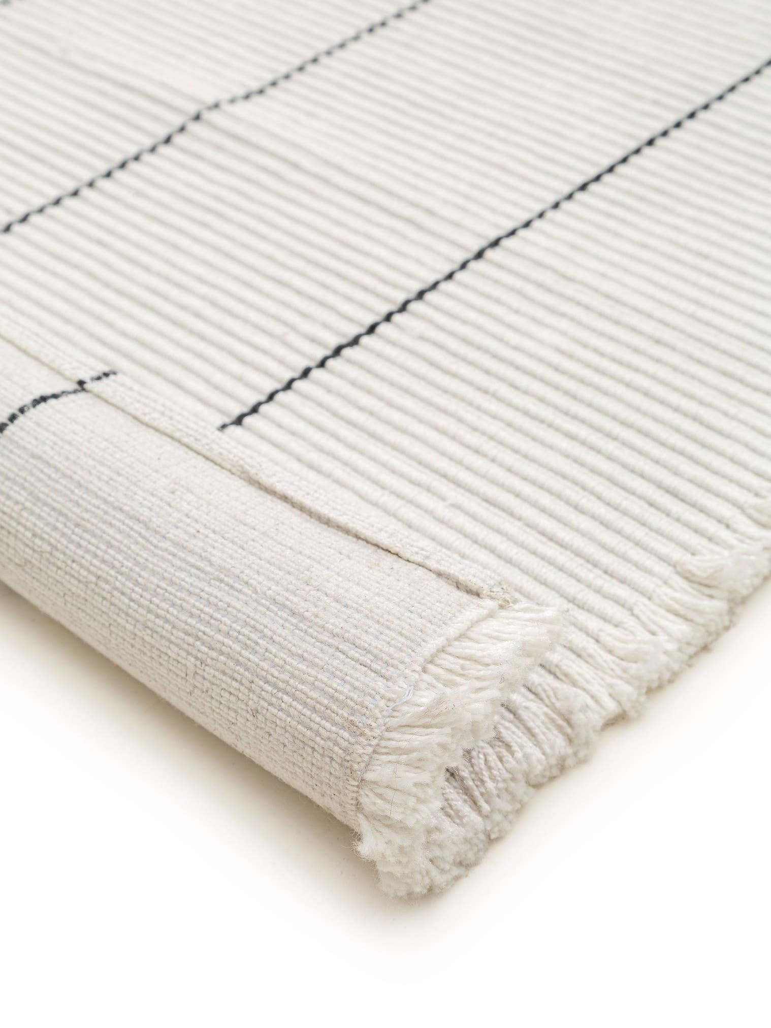 Teppich aus 100% Polyester (recyceltes PET) in Weiß mit bis 5 mm hohem Flor von benuta Pure