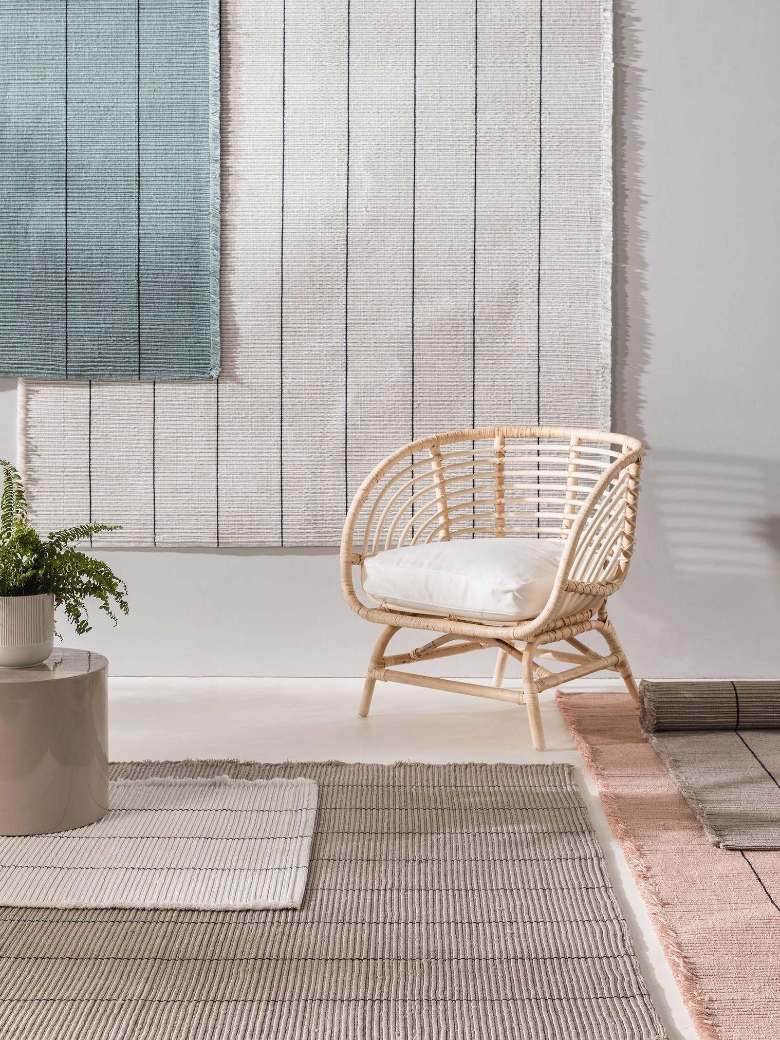 Teppich aus 100% Polyester (recyceltes PET) in Weiß mit bis 5 mm hohem Flor von benuta Pure