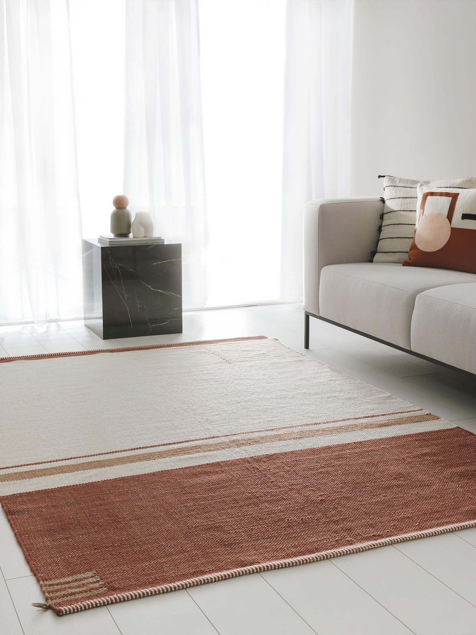 Teppich aus 55% Baumwolle, 45% Wolle in Beige mit bis 5 mm hohem Flor von benuta Nest