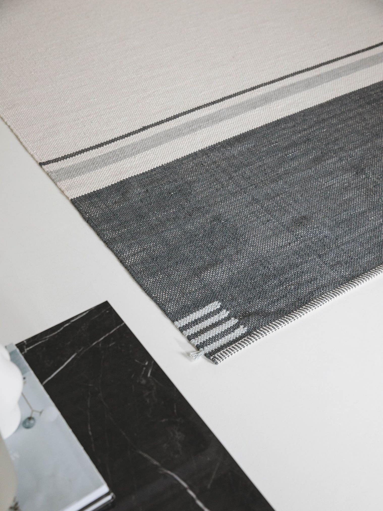 Rug made of 55% Cotton, 45% Wool in Grey with a 1- 5 mm high pile by benuta Nest