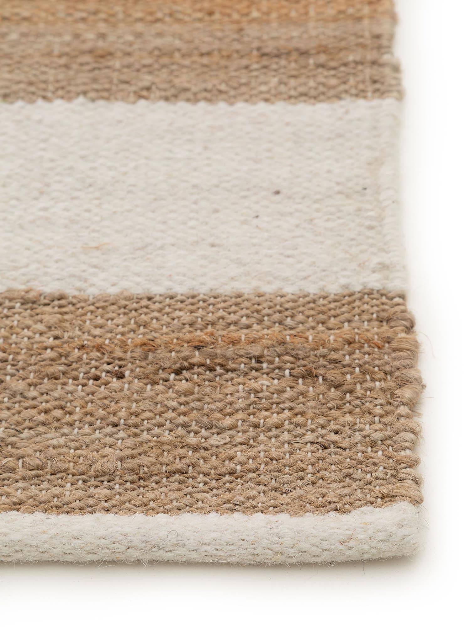 Tapijt van 40% Jute, 40% Wol, 20% Katoen in Wit met een 1- 5 mm hoge pool van benuta Pure