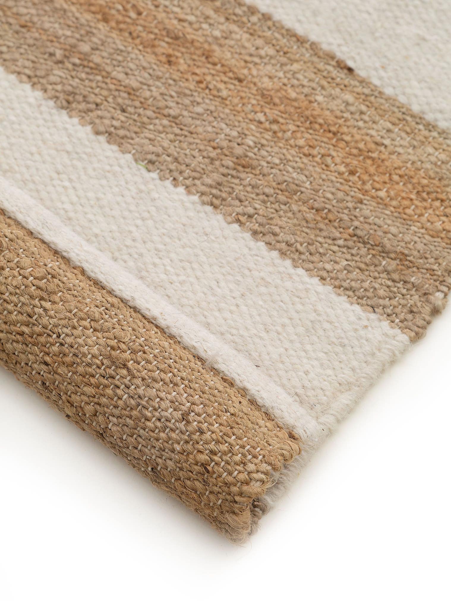 Tapijt van 40% Jute, 40% Wol, 20% Katoen in Wit met een 1- 5 mm hoge pool van benuta Pure