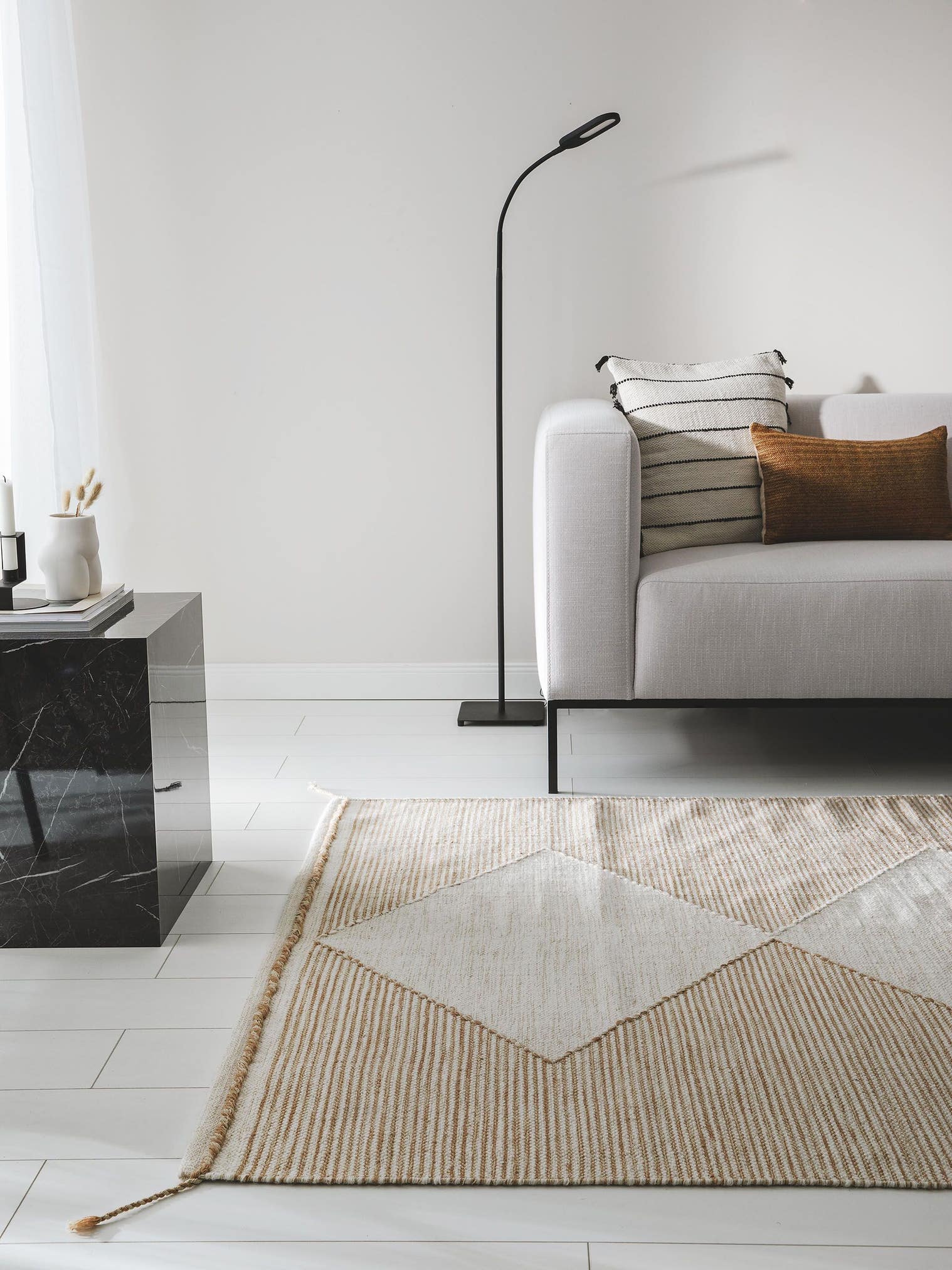 Teppich aus 50% Wolle, 50% Baumwolle in Beige mit bis 5 mm hohem Flor von benuta Pure