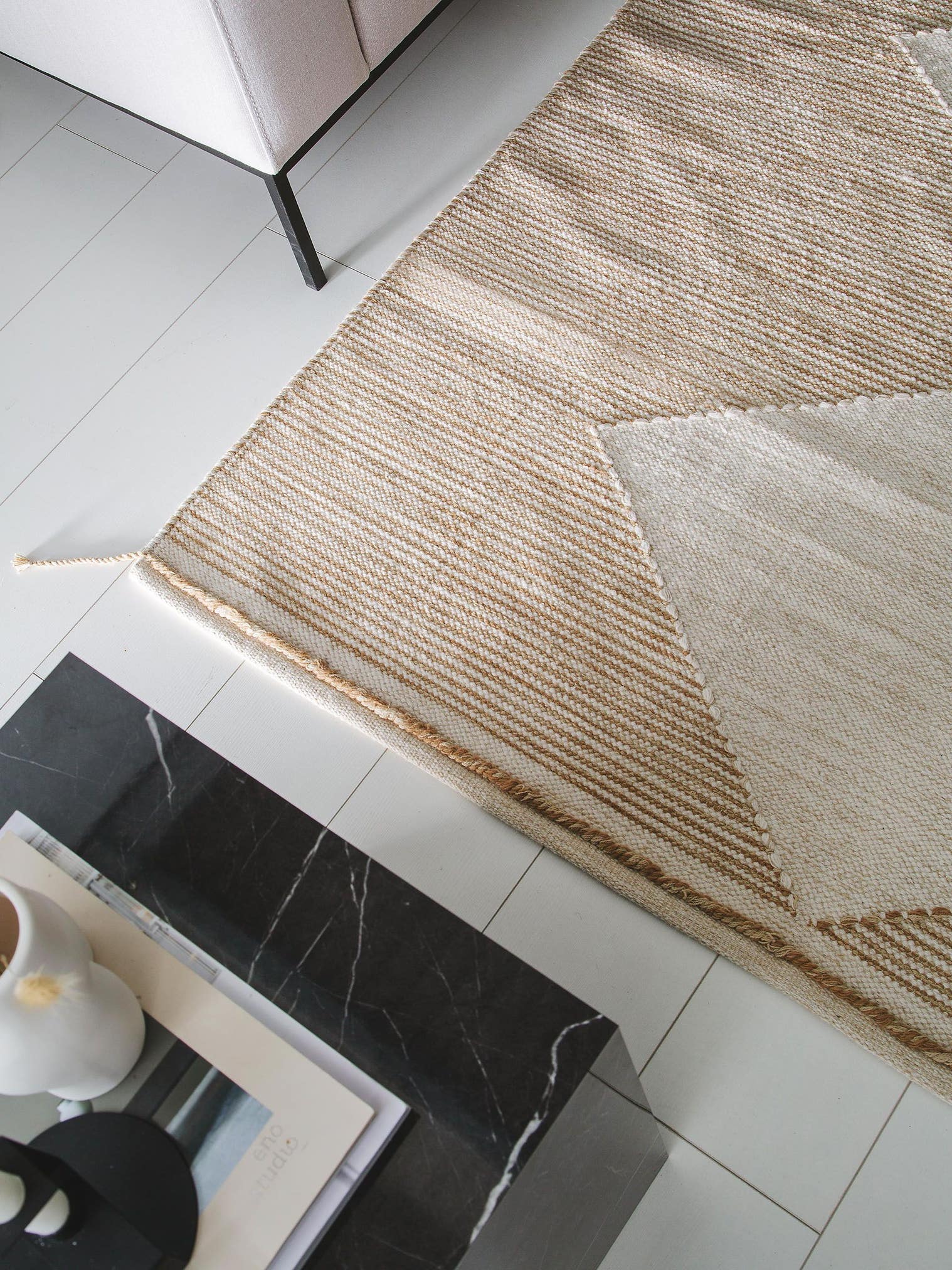 Teppich aus 50% Wolle, 50% Baumwolle in Beige mit bis 5 mm hohem Flor von benuta Pure