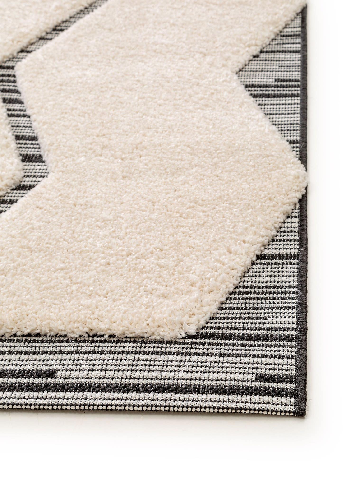 Tæppe af 100% Polypropylen i Beige med 21 - 30 mm høj luv fra benuta Nest