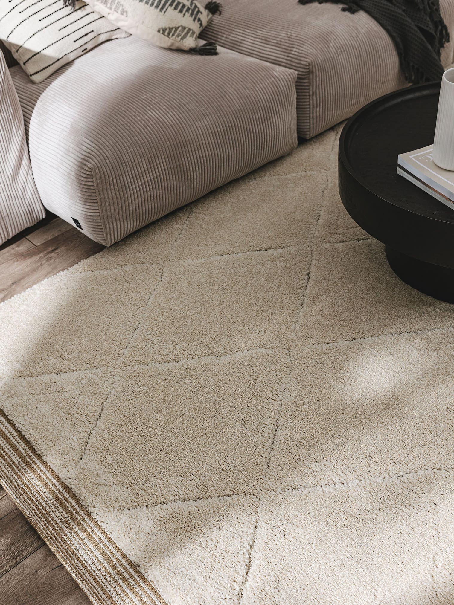 Tæppe af 100% Polypropylen i Beige med 21 - 30 mm høj luv fra benuta Nest
