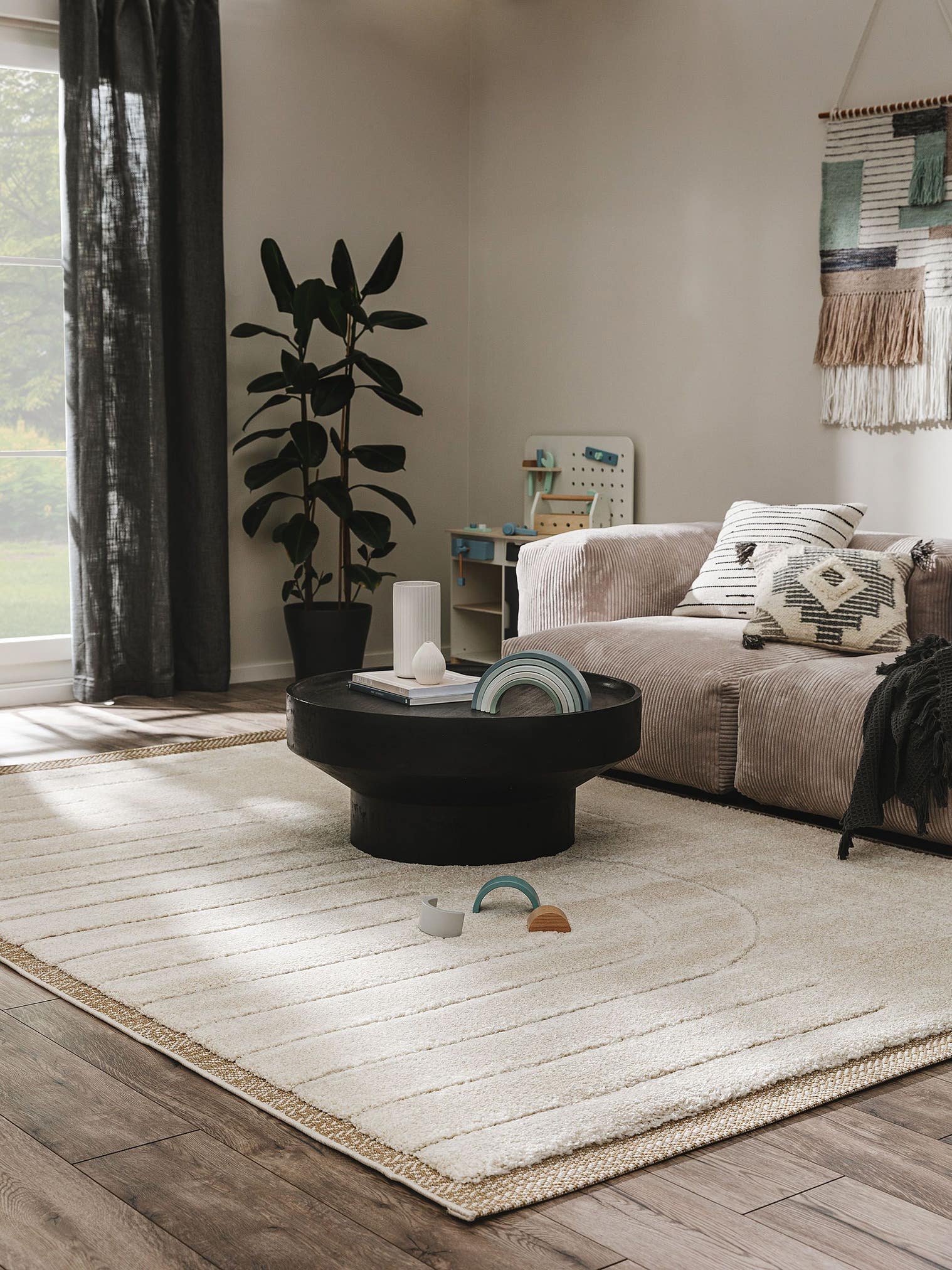 Matto 100% polypropeeniaa värissä Beige 21-30 mm korkealla nukalla merkiltä benuta Nest