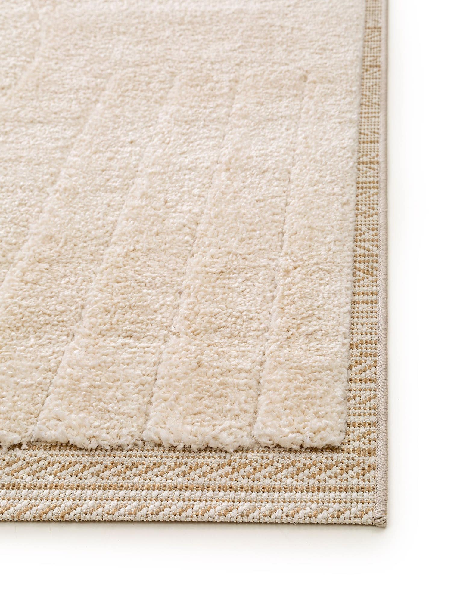 Matto 100% polypropeeniaa värissä Beige 21-30 mm korkealla nukalla merkiltä benuta Nest