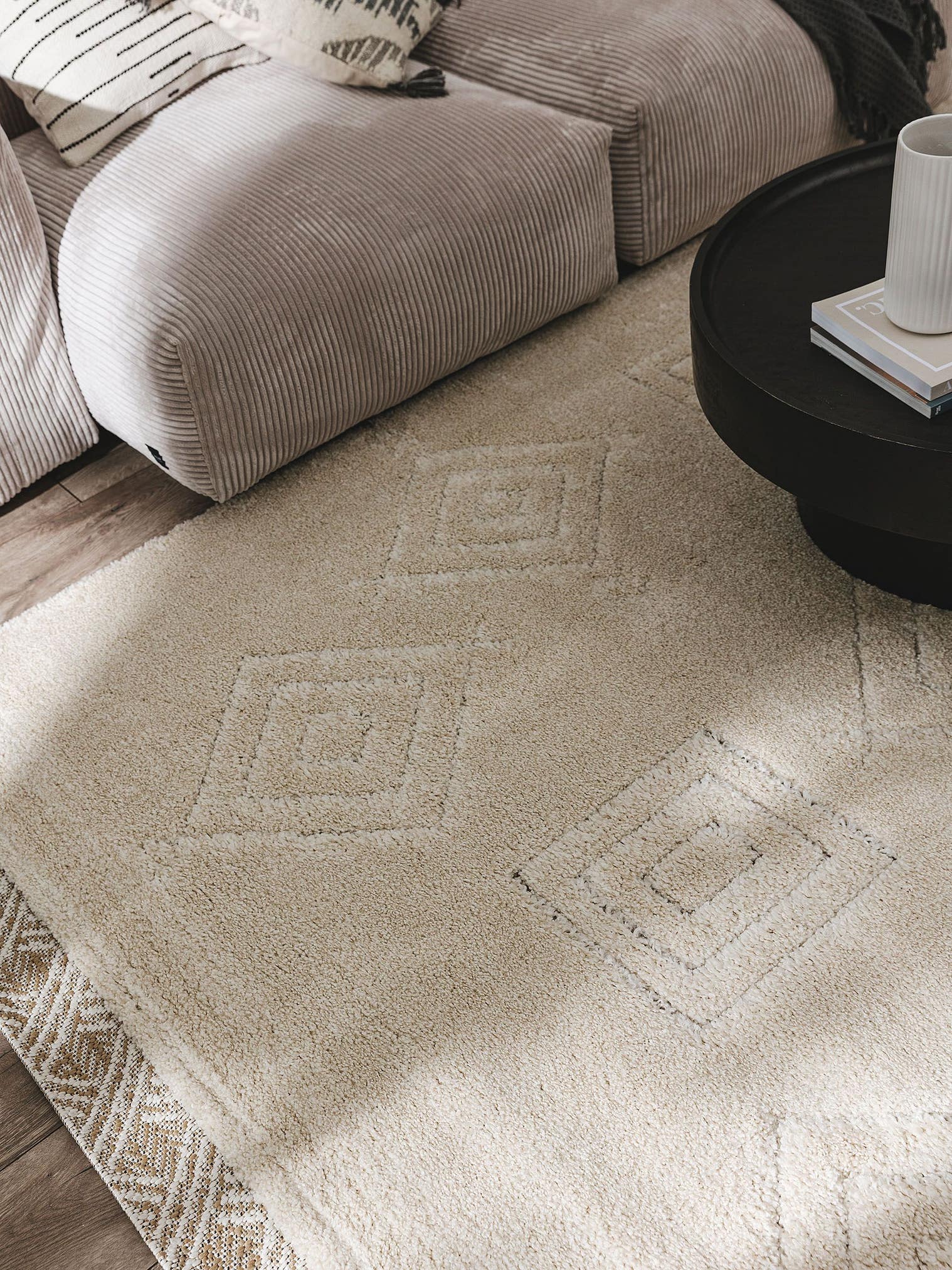 Teppich aus 100% Polypropylen in Beige mit 21 bis 30 mm hohem Flor von benuta Nest