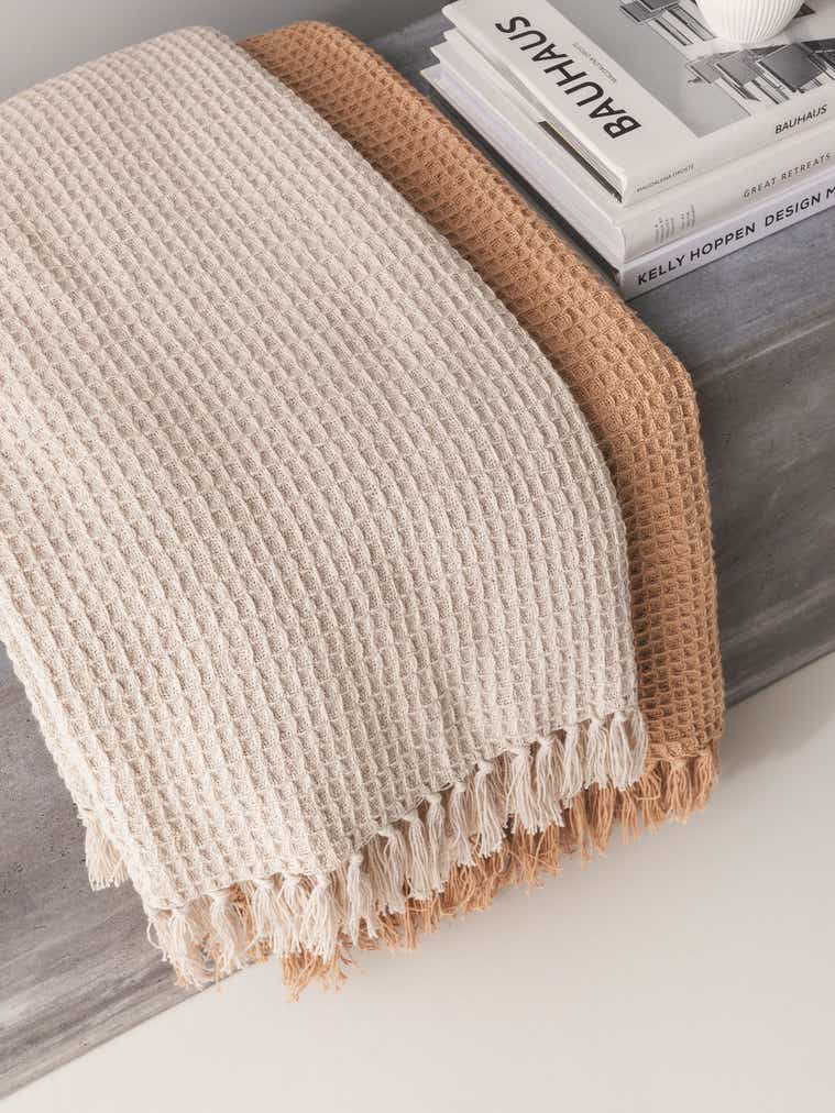 Cotton blanket Amalia Ivory in Relief design made of 100% Cotton by benuta Pure