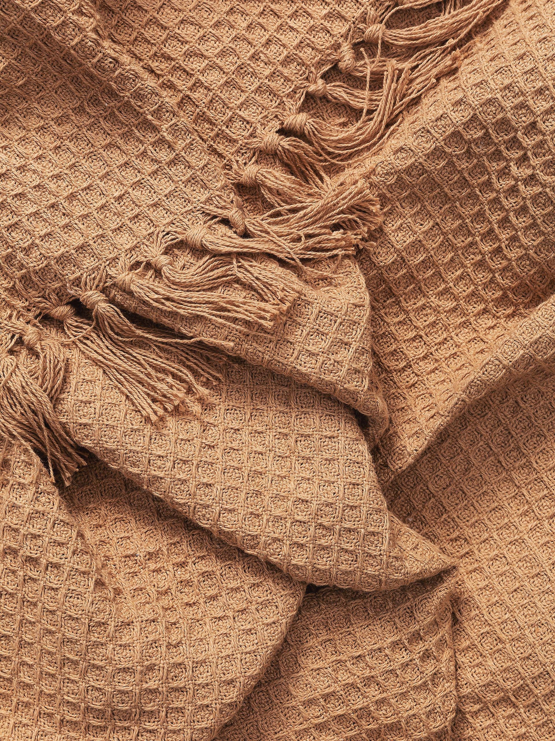 Cotton blanket Amalia Light Brown in Relief design made of 100% Cotton by benuta Pure