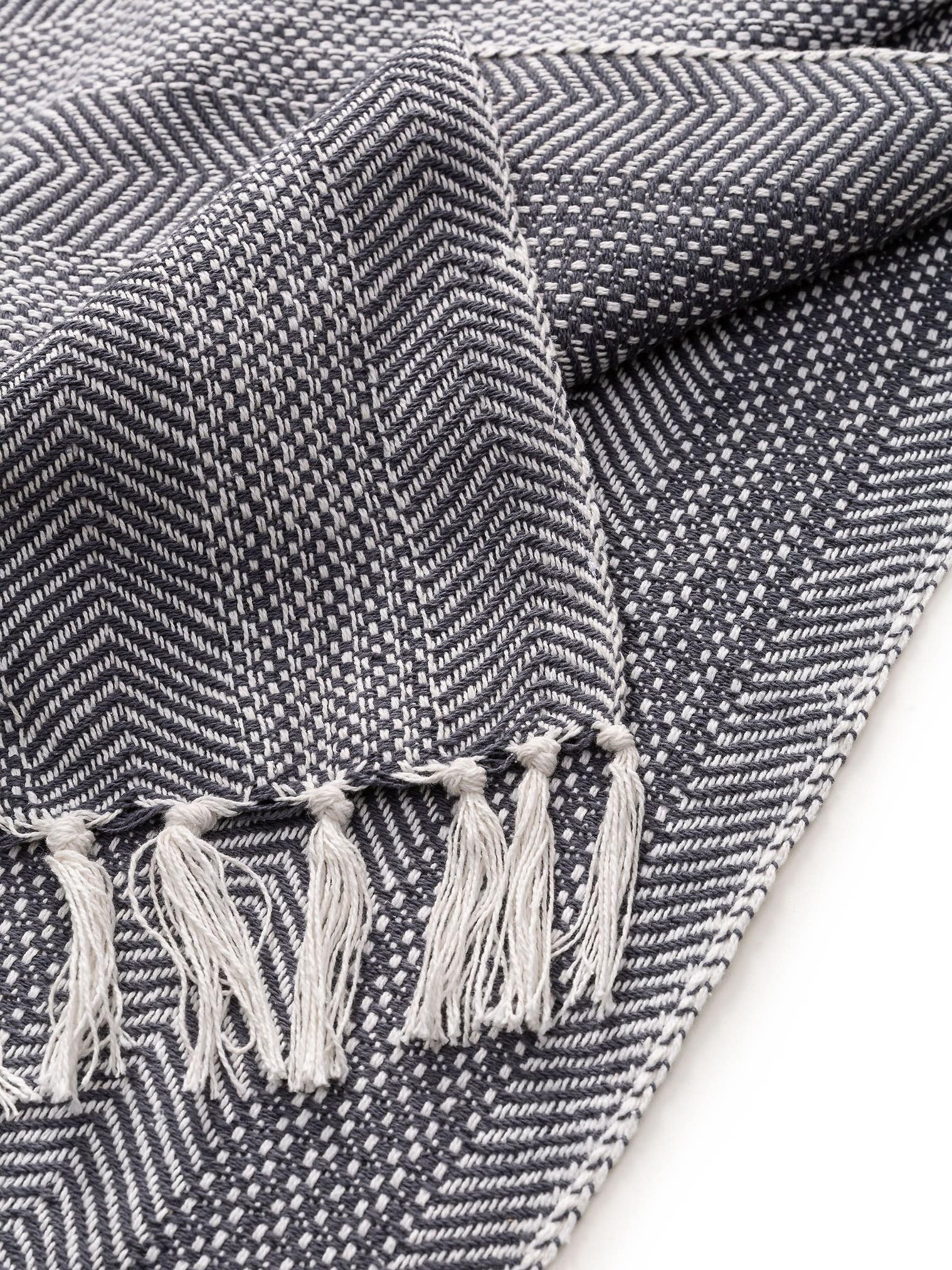 Cotton blanket Alisea Charcoal in Ikat design made of 100% Cotton by benuta Nest