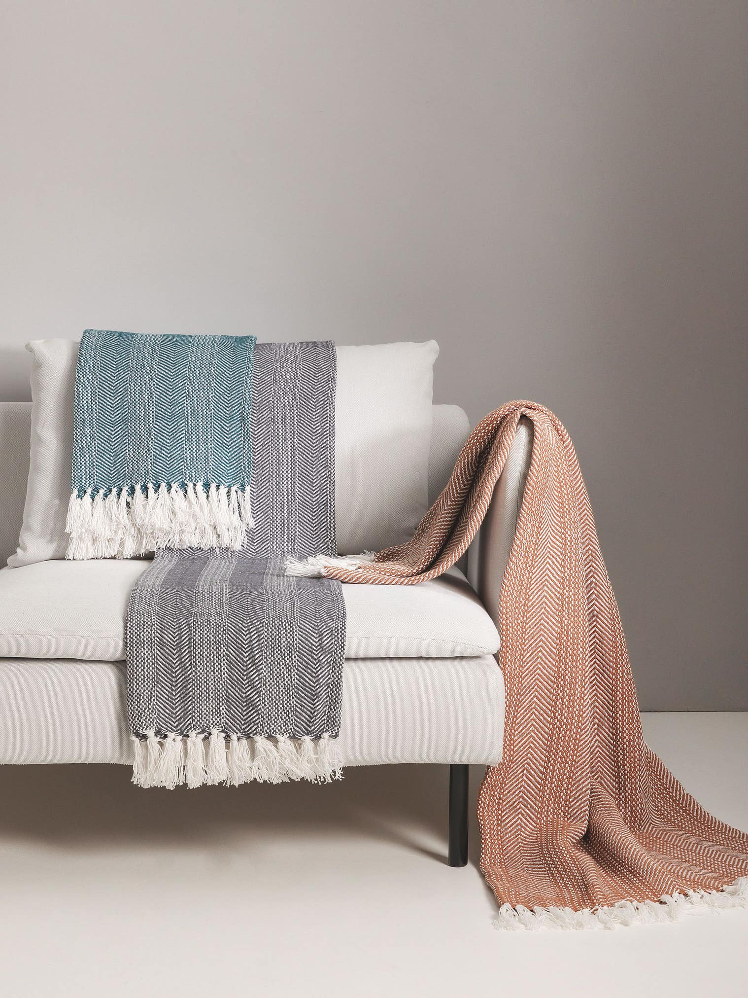 Baumwolldecke Alisea Blau im Design Ikat aus 100% Baumwolle von benuta Nest